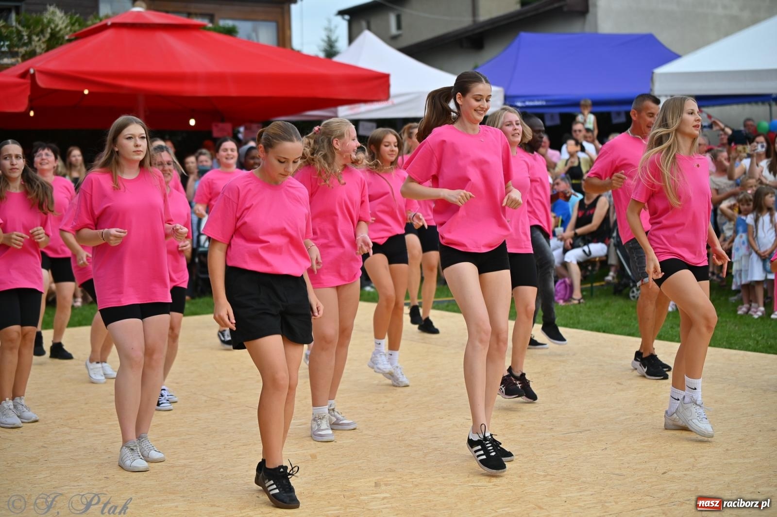 Zdjęcie w galerii na portalu naszraciborz.pl: Trzeci festyn parafialny w Raciborzu-Brzeziu – rodzinne święto z udziałem gości z całego województwa - relacja na bis! wiadomości z regionu