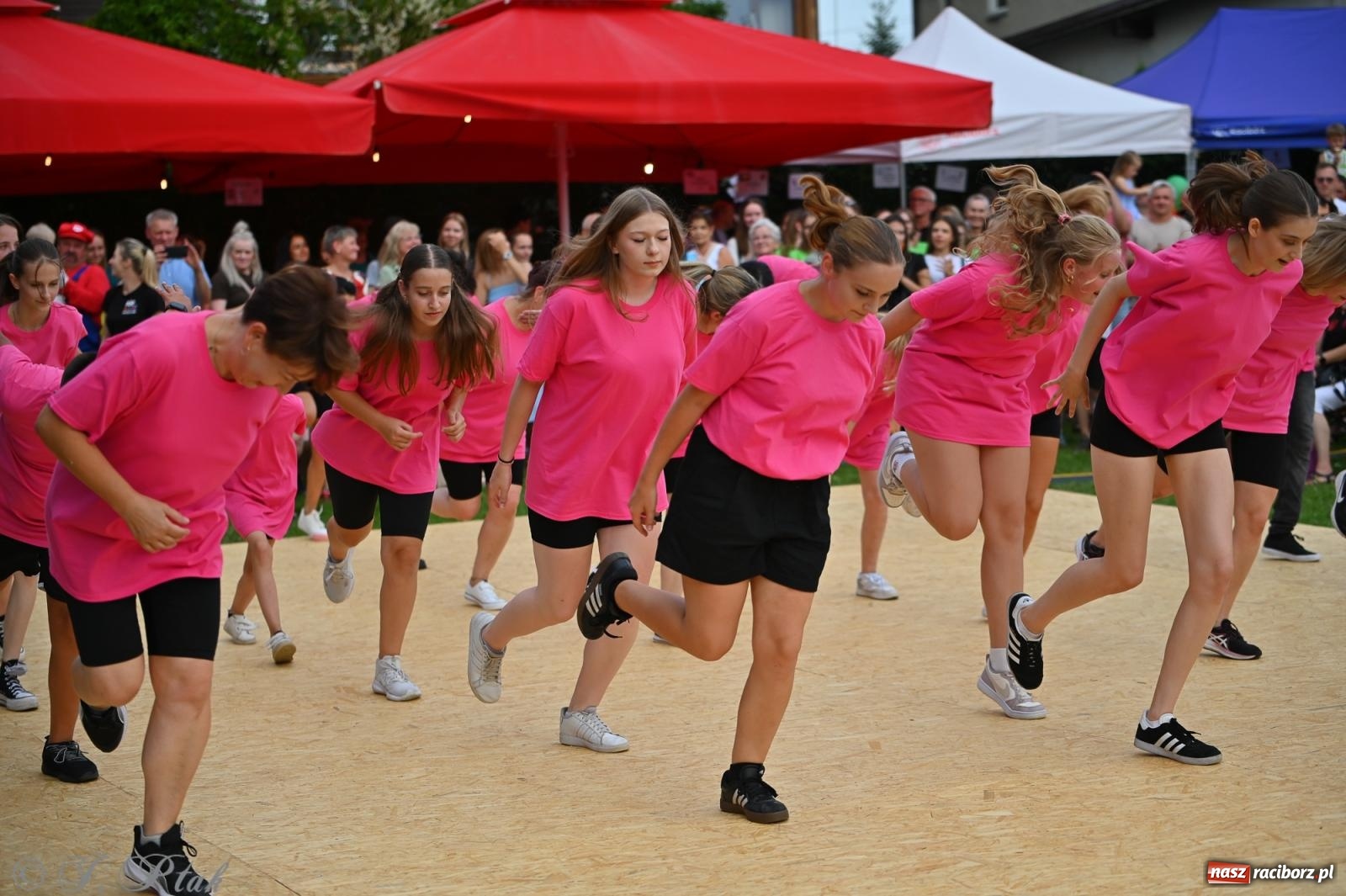 Zdjęcie w galerii na portalu naszraciborz.pl: Trzeci festyn parafialny w Raciborzu-Brzeziu – rodzinne święto z udziałem gości z całego województwa - relacja na bis! wiadomości z regionu