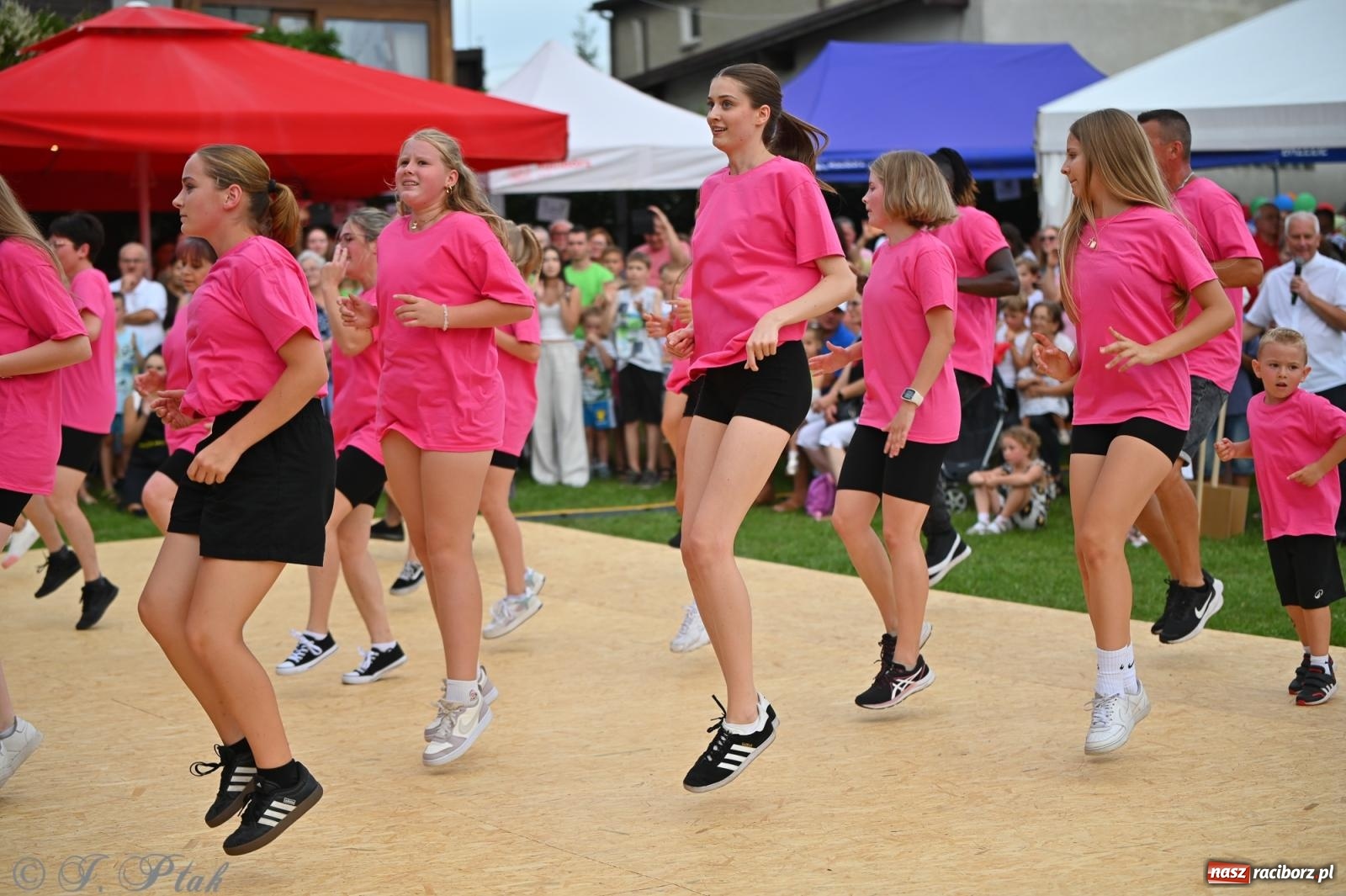Zdjęcie w galerii na portalu naszraciborz.pl: Trzeci festyn parafialny w Raciborzu-Brzeziu – rodzinne święto z udziałem gości z całego województwa - relacja na bis! wiadomości z regionu
