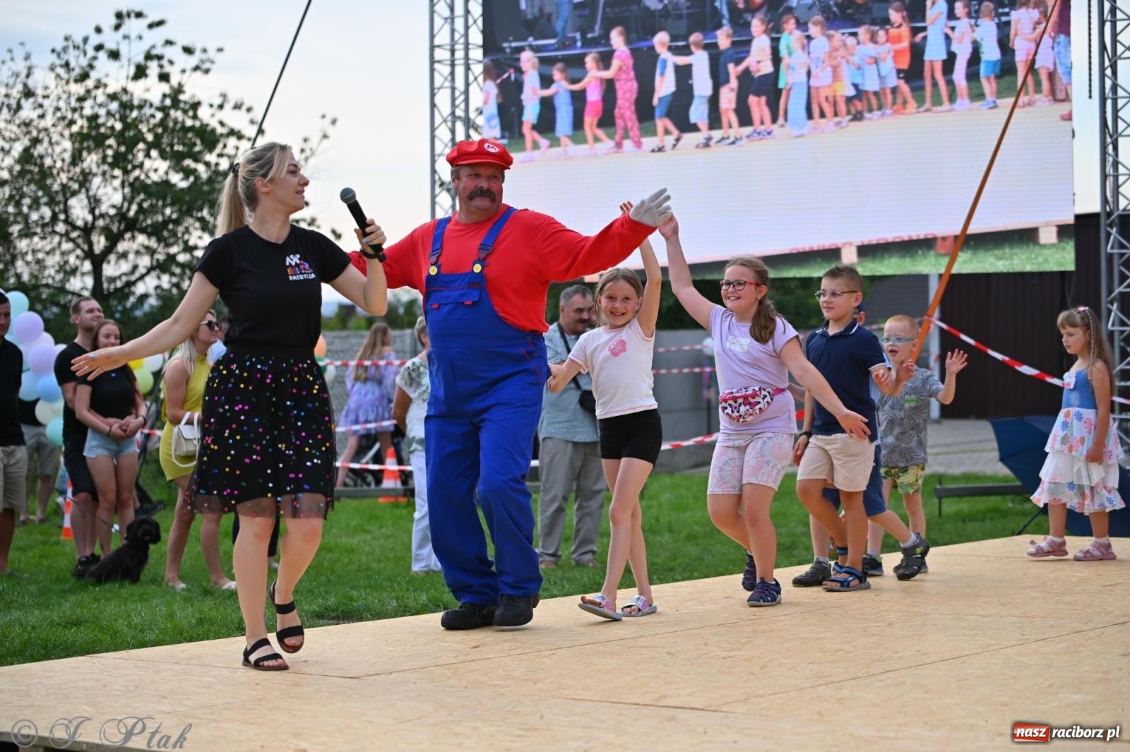 Zdjęcie w galerii na portalu naszraciborz.pl: Trzeci festyn parafialny w Raciborzu-Brzeziu – rodzinne święto z udziałem gości z całego województwa - relacja na bis! wiadomości z regionu