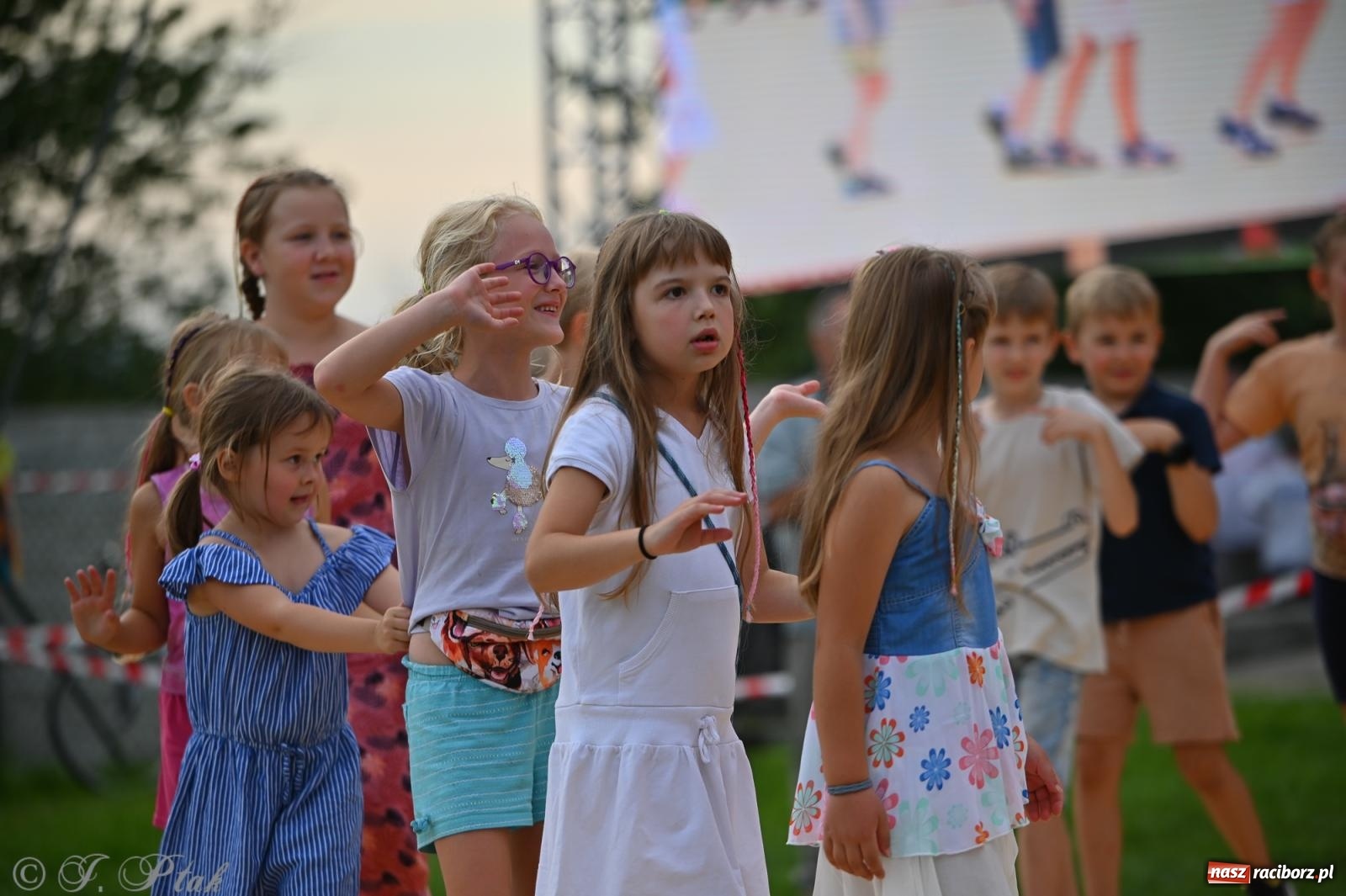Zdjęcie w galerii na portalu naszraciborz.pl: Trzeci festyn parafialny w Raciborzu-Brzeziu – rodzinne święto z udziałem gości z całego województwa - relacja na bis! wiadomości z regionu