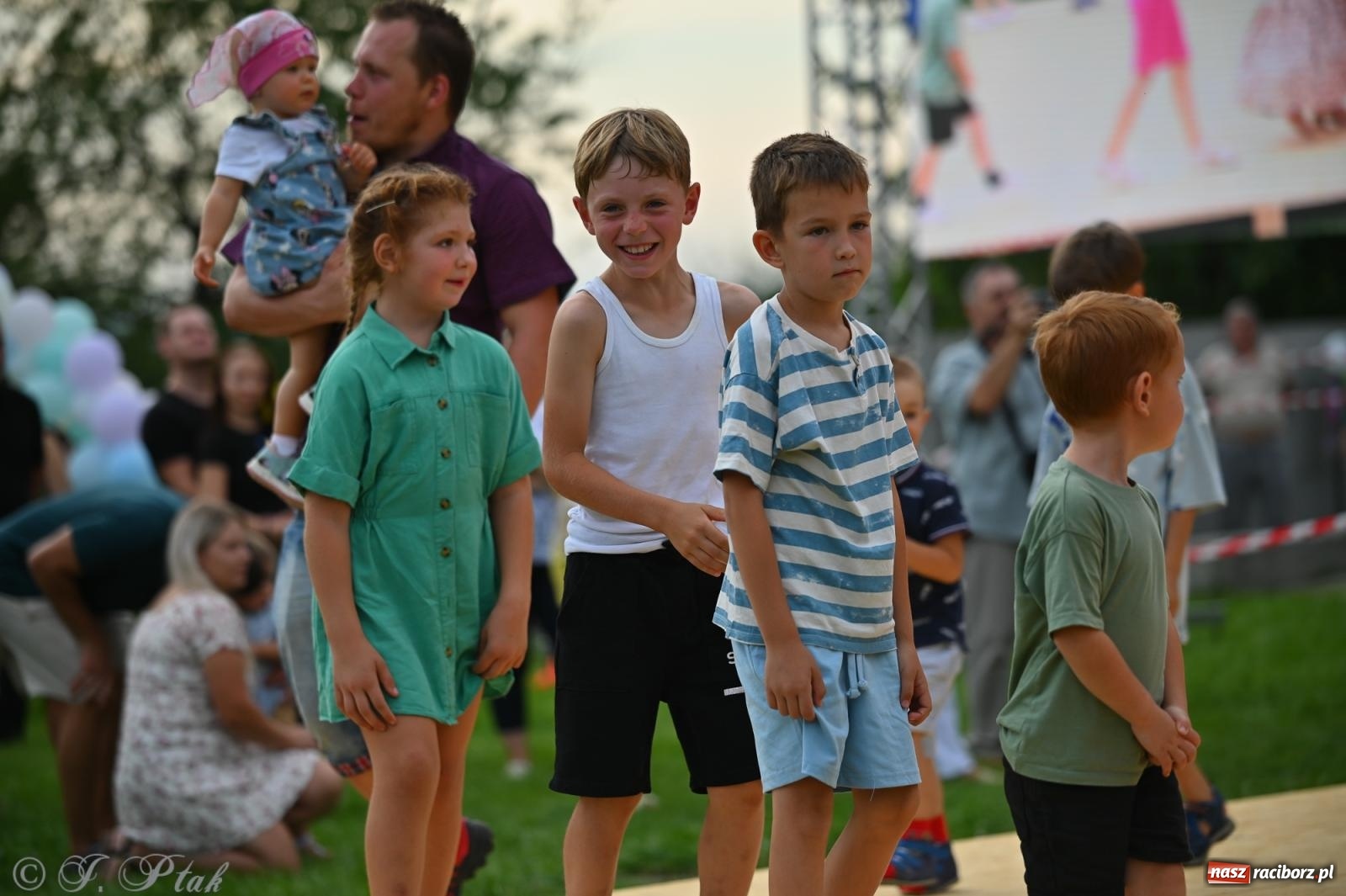 Zdjęcie w galerii na portalu naszraciborz.pl: Trzeci festyn parafialny w Raciborzu-Brzeziu – rodzinne święto z udziałem gości z całego województwa - relacja na bis! wiadomości z regionu