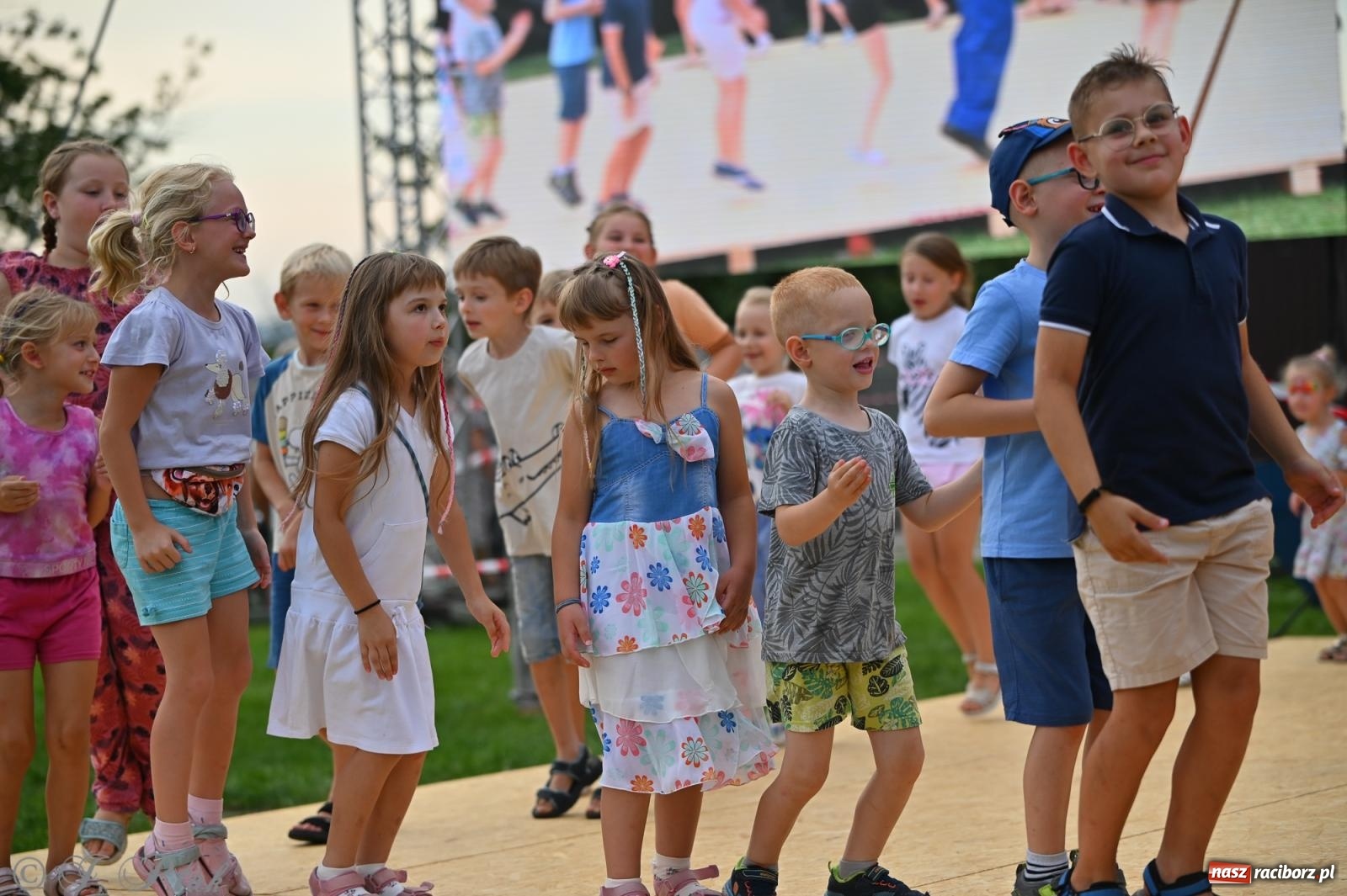 Zdjęcie w galerii na portalu naszraciborz.pl: Trzeci festyn parafialny w Raciborzu-Brzeziu – rodzinne święto z udziałem gości z całego województwa - relacja na bis! wiadomości z regionu