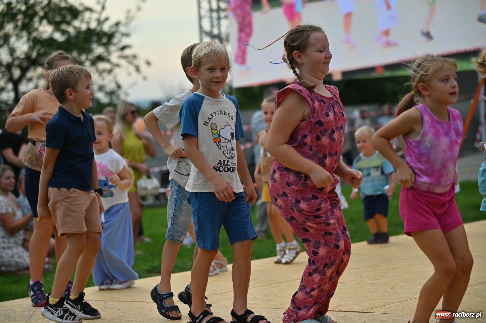 Zdjęcie w galerii na portalu naszraciborz.pl: Trzeci festyn parafialny w Raciborzu-Brzeziu – rodzinne święto z udziałem gości z całego województwa - relacja na bis! wiadomości z regionu
