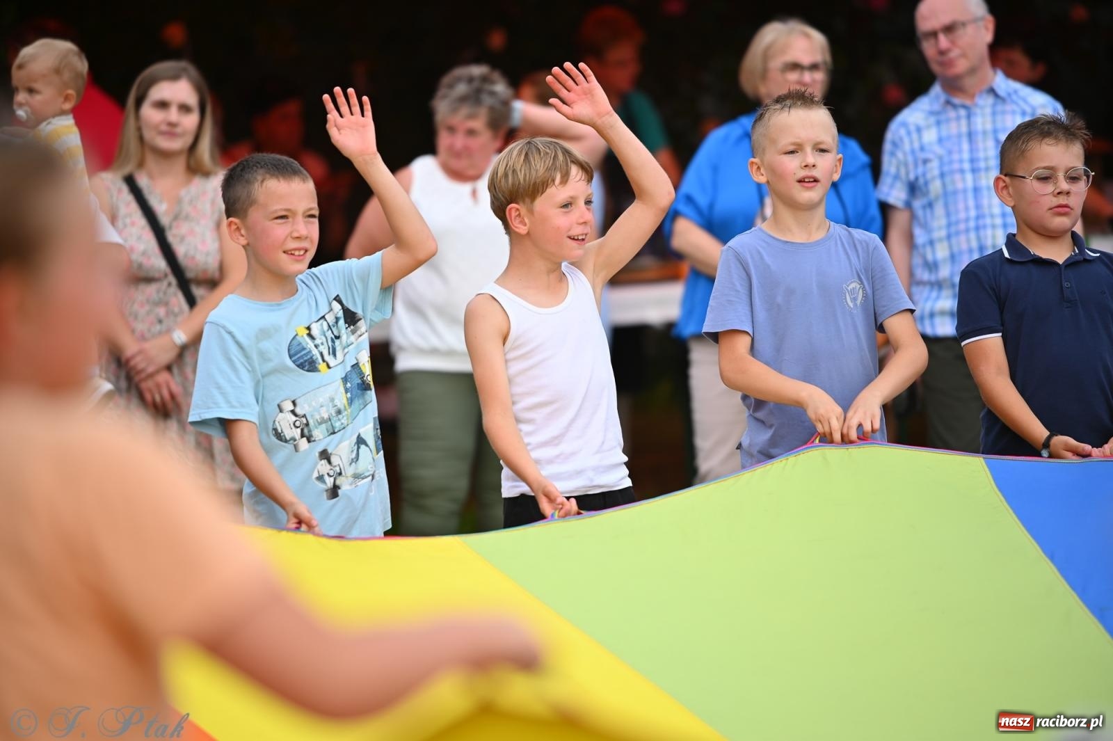 Zdjęcie w galerii na portalu naszraciborz.pl: Trzeci festyn parafialny w Raciborzu-Brzeziu – rodzinne święto z udziałem gości z całego województwa - relacja na bis! wiadomości z regionu