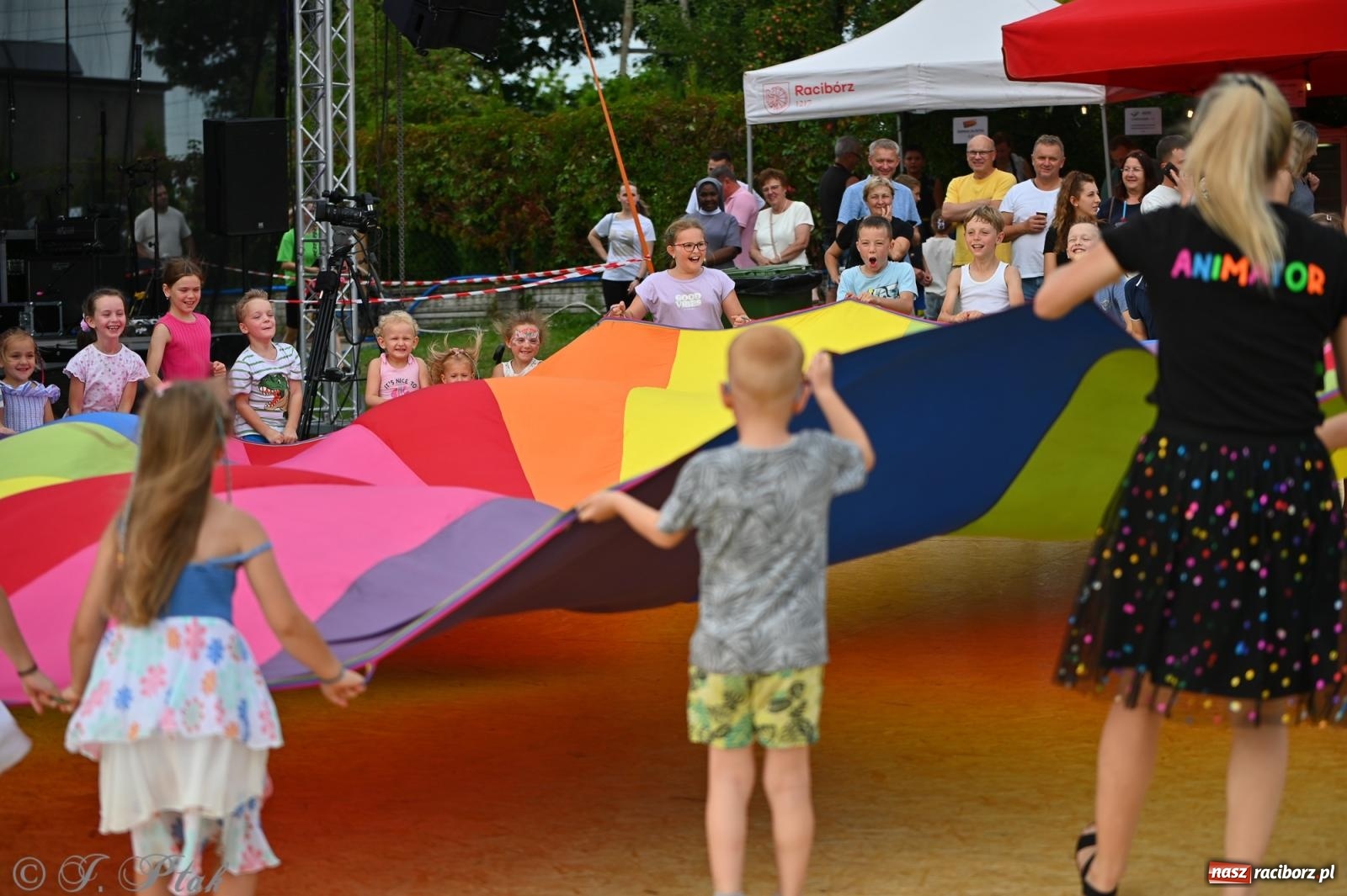 Zdjęcie w galerii na portalu naszraciborz.pl: Trzeci festyn parafialny w Raciborzu-Brzeziu – rodzinne święto z udziałem gości z całego województwa - relacja na bis! wiadomości z regionu