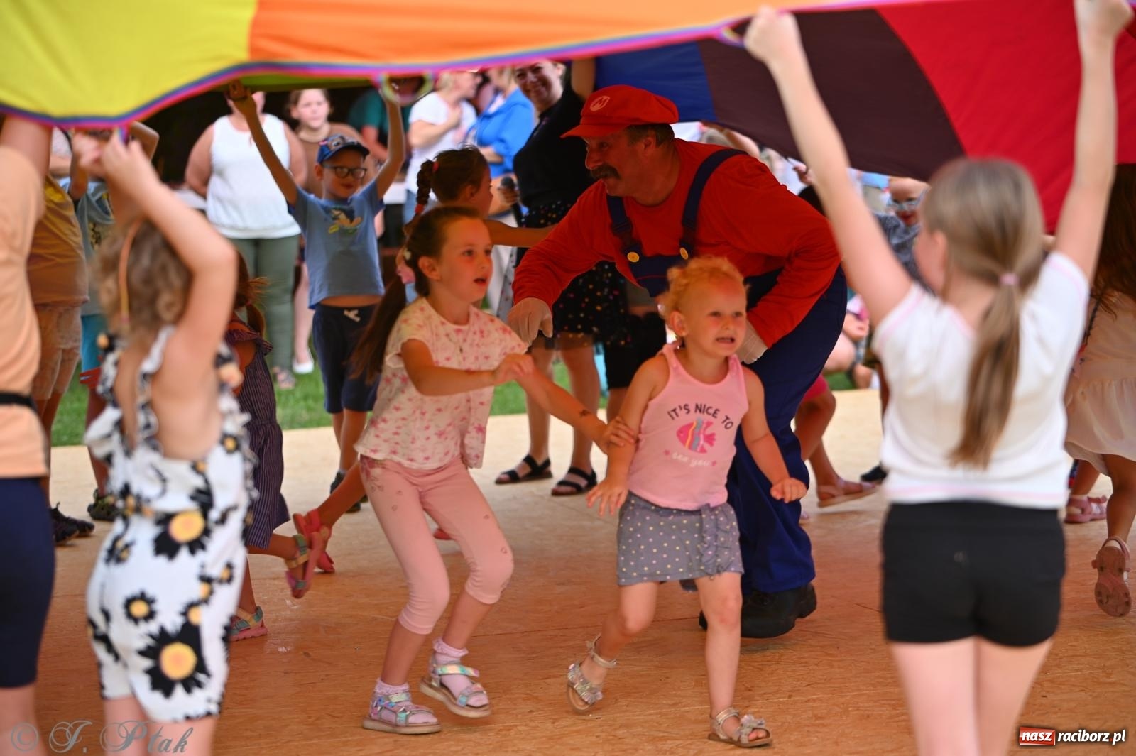 Zdjęcie w galerii na portalu naszraciborz.pl: Trzeci festyn parafialny w Raciborzu-Brzeziu – rodzinne święto z udziałem gości z całego województwa - relacja na bis! wiadomości z regionu