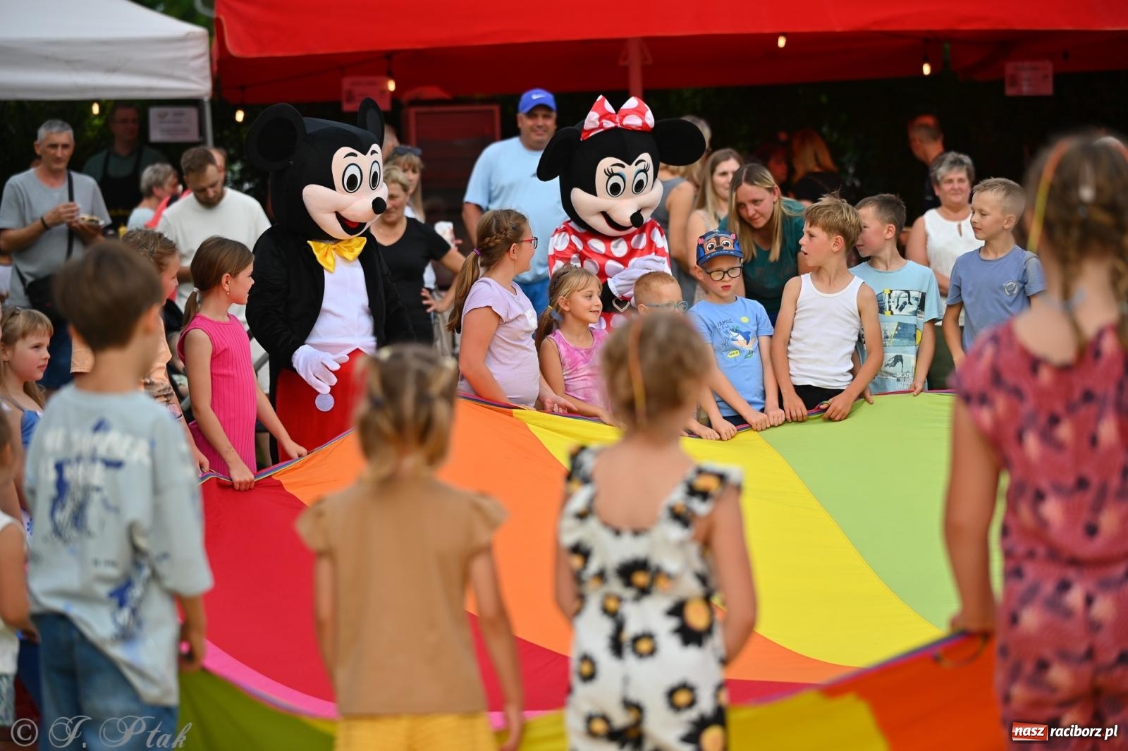 Zdjęcie w galerii na portalu naszraciborz.pl: Trzeci festyn parafialny w Raciborzu-Brzeziu – rodzinne święto z udziałem gości z całego województwa - relacja na bis! wiadomości z regionu