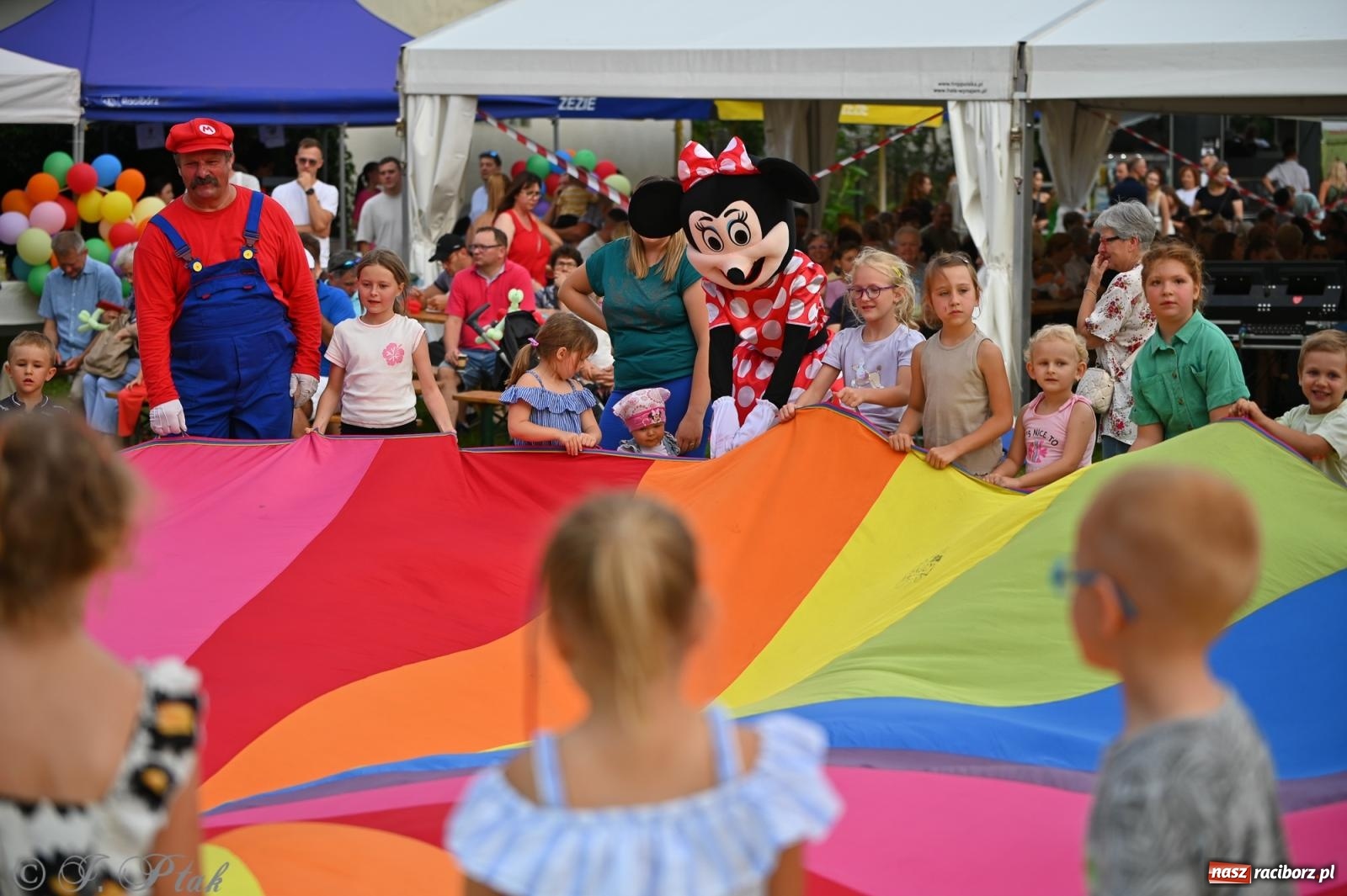 Zdjęcie w galerii na portalu naszraciborz.pl: Trzeci festyn parafialny w Raciborzu-Brzeziu – rodzinne święto z udziałem gości z całego województwa - relacja na bis! wiadomości z regionu