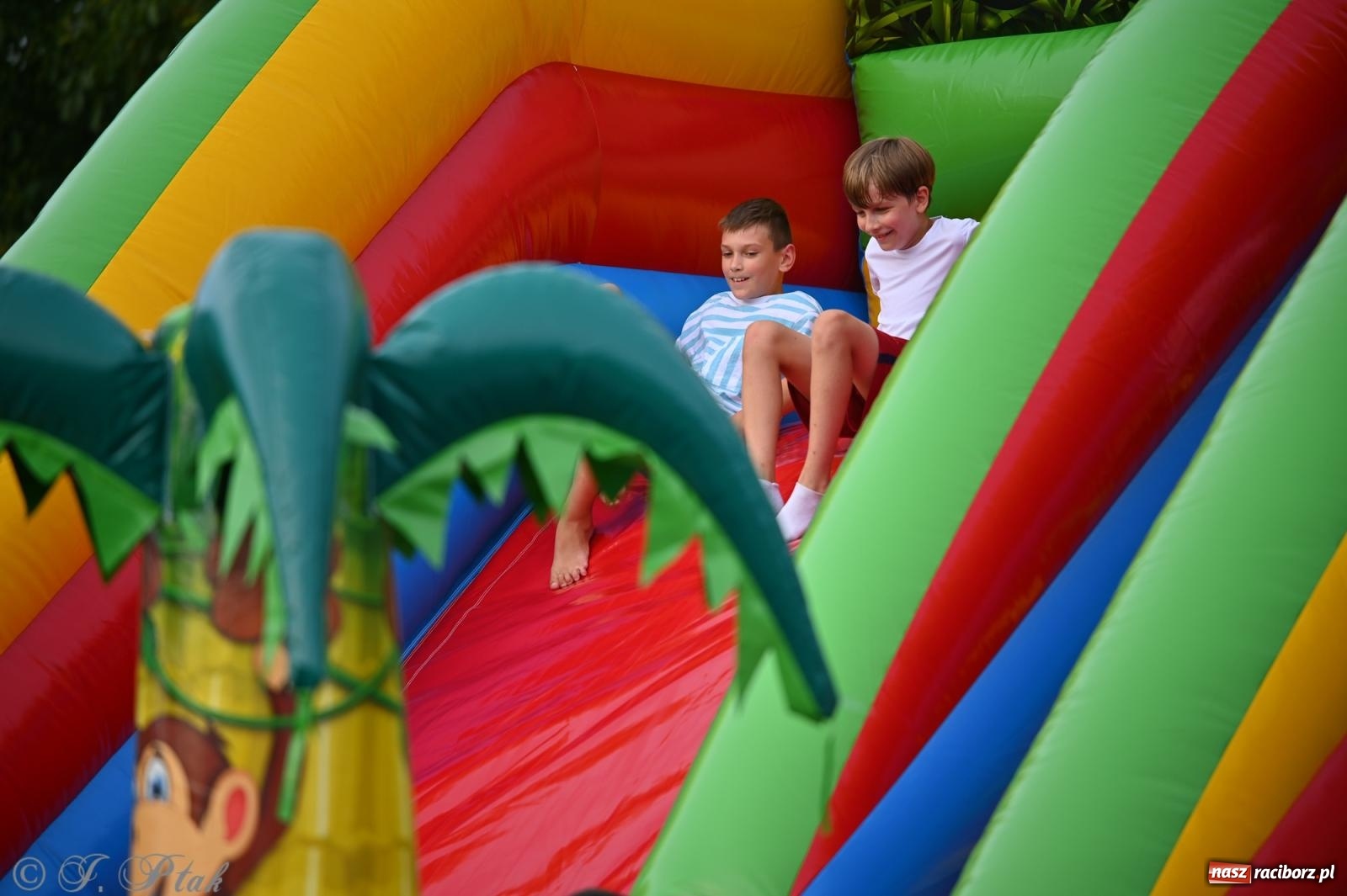 Zdjęcie w galerii na portalu naszraciborz.pl: Trzeci festyn parafialny w Raciborzu-Brzeziu – rodzinne święto z udziałem gości z całego województwa - relacja na bis! wiadomości z regionu