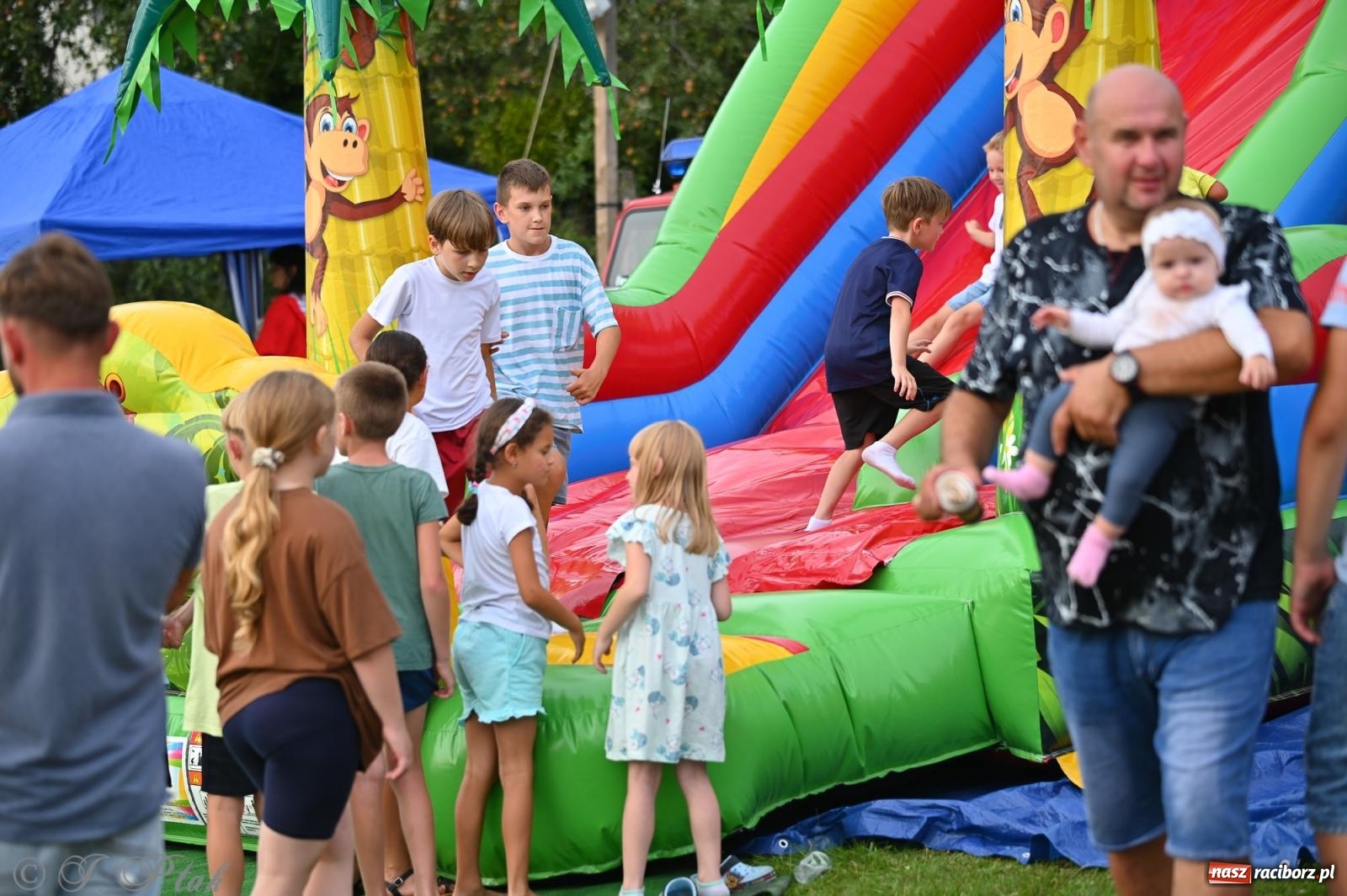 Zdjęcie w galerii na portalu naszraciborz.pl: Trzeci festyn parafialny w Raciborzu-Brzeziu – rodzinne święto z udziałem gości z całego województwa - relacja na bis! wiadomości z regionu