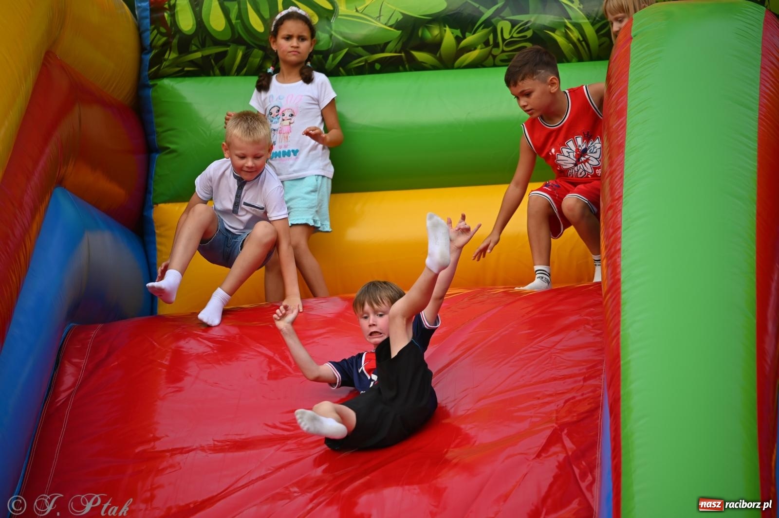 Zdjęcie w galerii na portalu naszraciborz.pl: Trzeci festyn parafialny w Raciborzu-Brzeziu – rodzinne święto z udziałem gości z całego województwa - relacja na bis! wiadomości z regionu