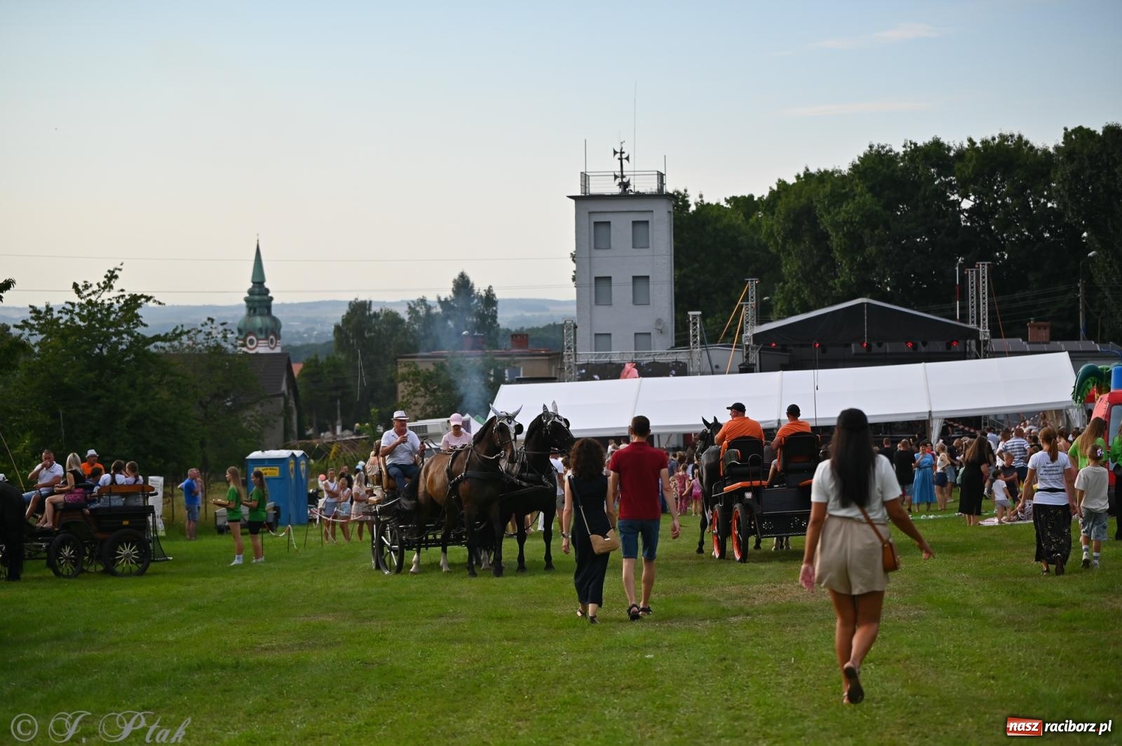Zdjęcie w galerii na portalu naszraciborz.pl: Trzeci festyn parafialny w Raciborzu-Brzeziu – rodzinne święto z udziałem gości z całego województwa - relacja na bis! wiadomości z regionu