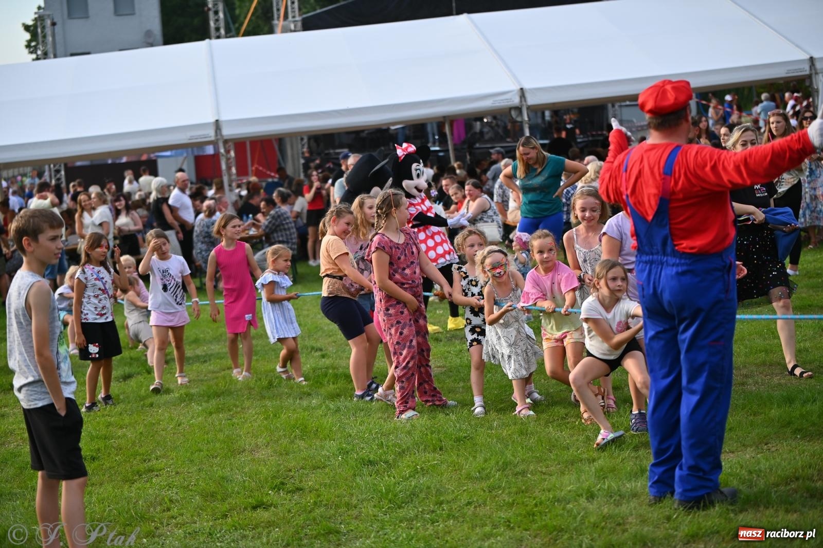 Zdjęcie w galerii na portalu naszraciborz.pl: Trzeci festyn parafialny w Raciborzu-Brzeziu – rodzinne święto z udziałem gości z całego województwa - relacja na bis! wiadomości z regionu