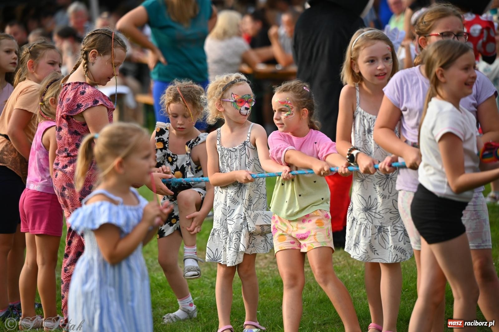 Zdjęcie w galerii na portalu naszraciborz.pl: Trzeci festyn parafialny w Raciborzu-Brzeziu – rodzinne święto z udziałem gości z całego województwa - relacja na bis! wiadomości z regionu