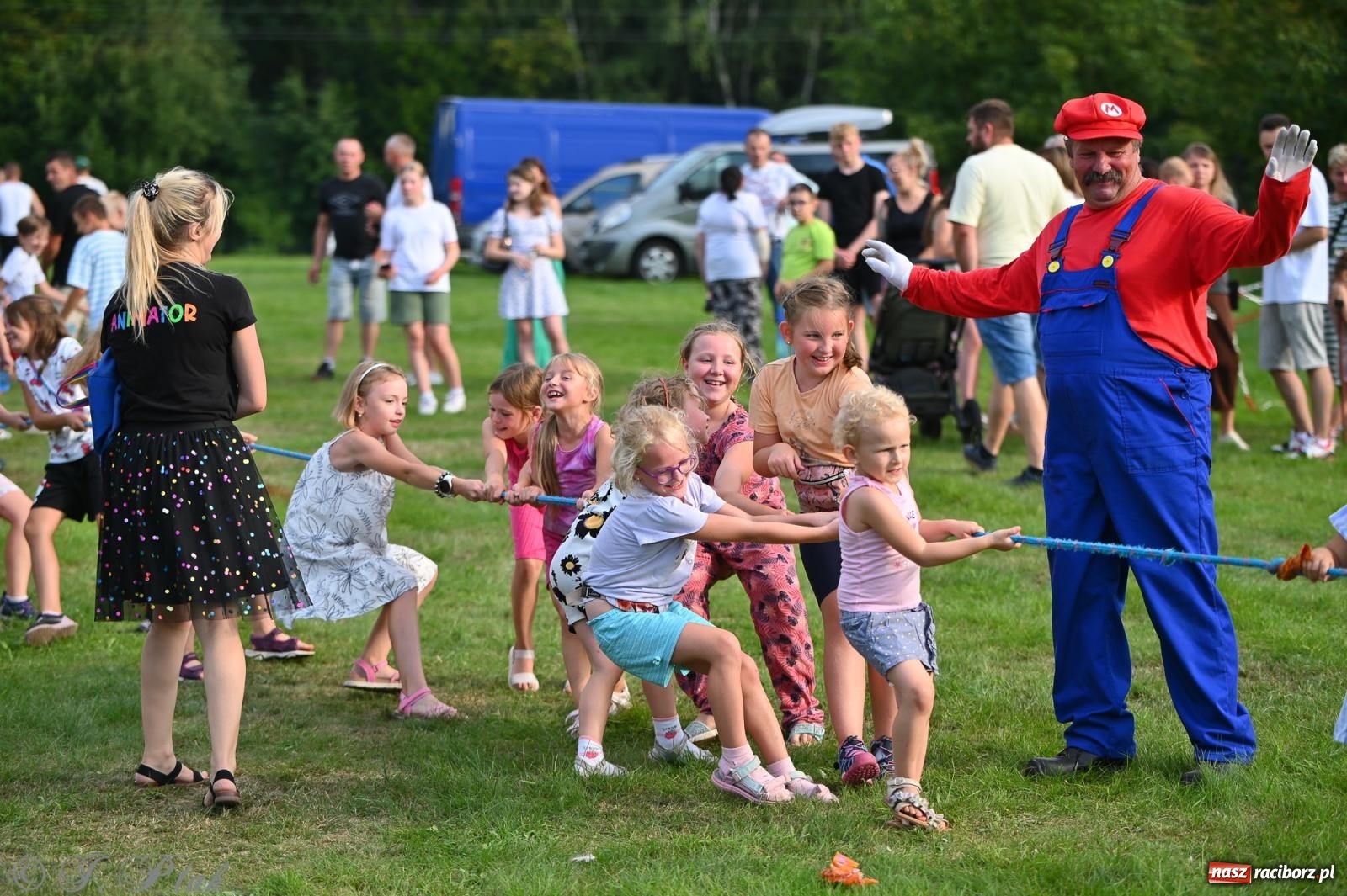 Zdjęcie w galerii na portalu naszraciborz.pl: Trzeci festyn parafialny w Raciborzu-Brzeziu – rodzinne święto z udziałem gości z całego województwa - relacja na bis! wiadomości z regionu