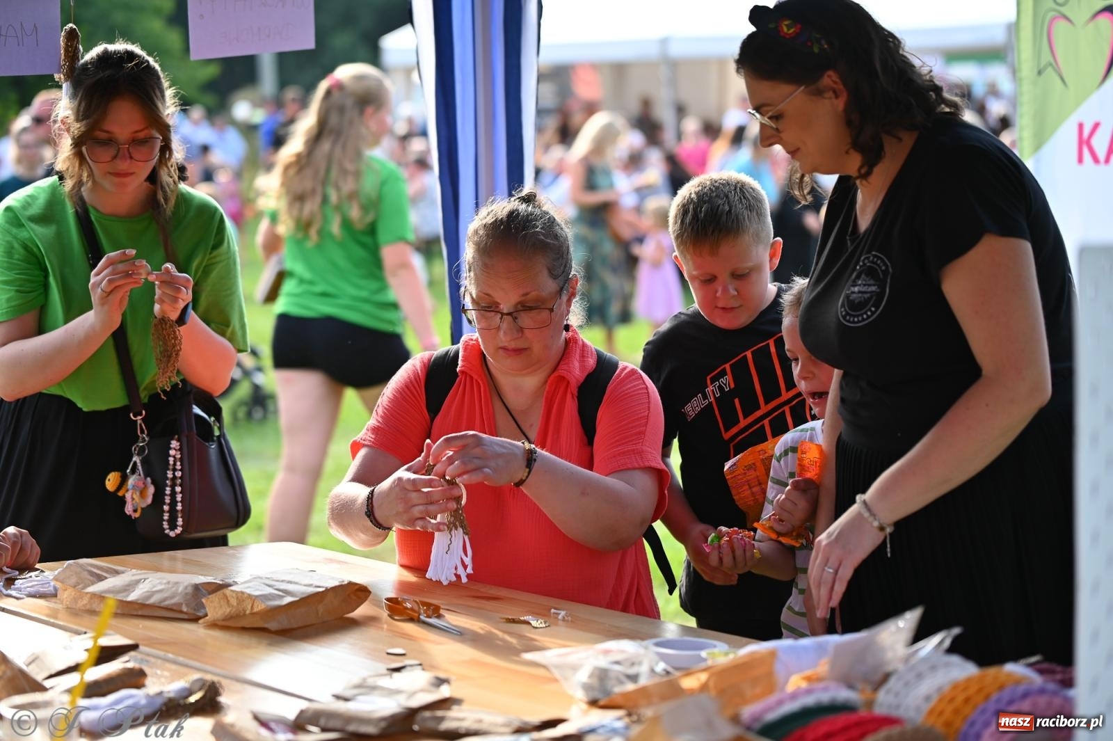 Zdjęcie w galerii na portalu naszraciborz.pl: Trzeci festyn parafialny w Raciborzu-Brzeziu – rodzinne święto z udziałem gości z całego województwa - relacja na bis! wiadomości z regionu