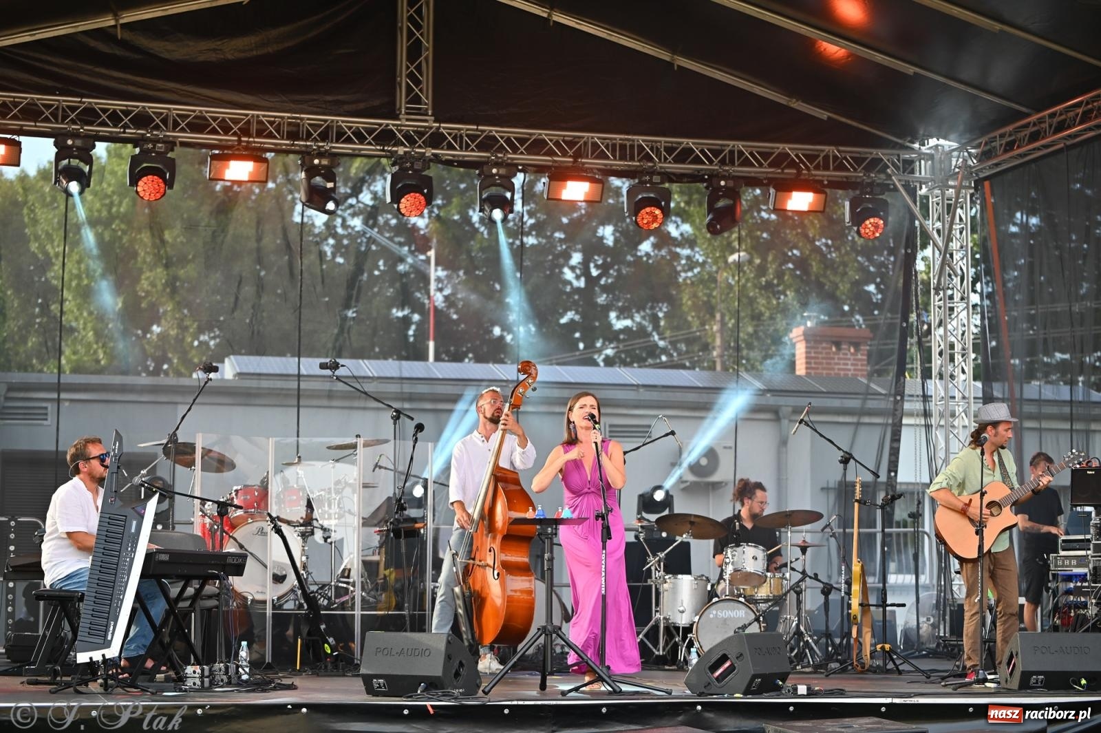 Zdjęcie w galerii na portalu naszraciborz.pl: Trzeci festyn parafialny w Raciborzu-Brzeziu – rodzinne święto z udziałem gości z całego województwa - relacja na bis! wiadomości z regionu