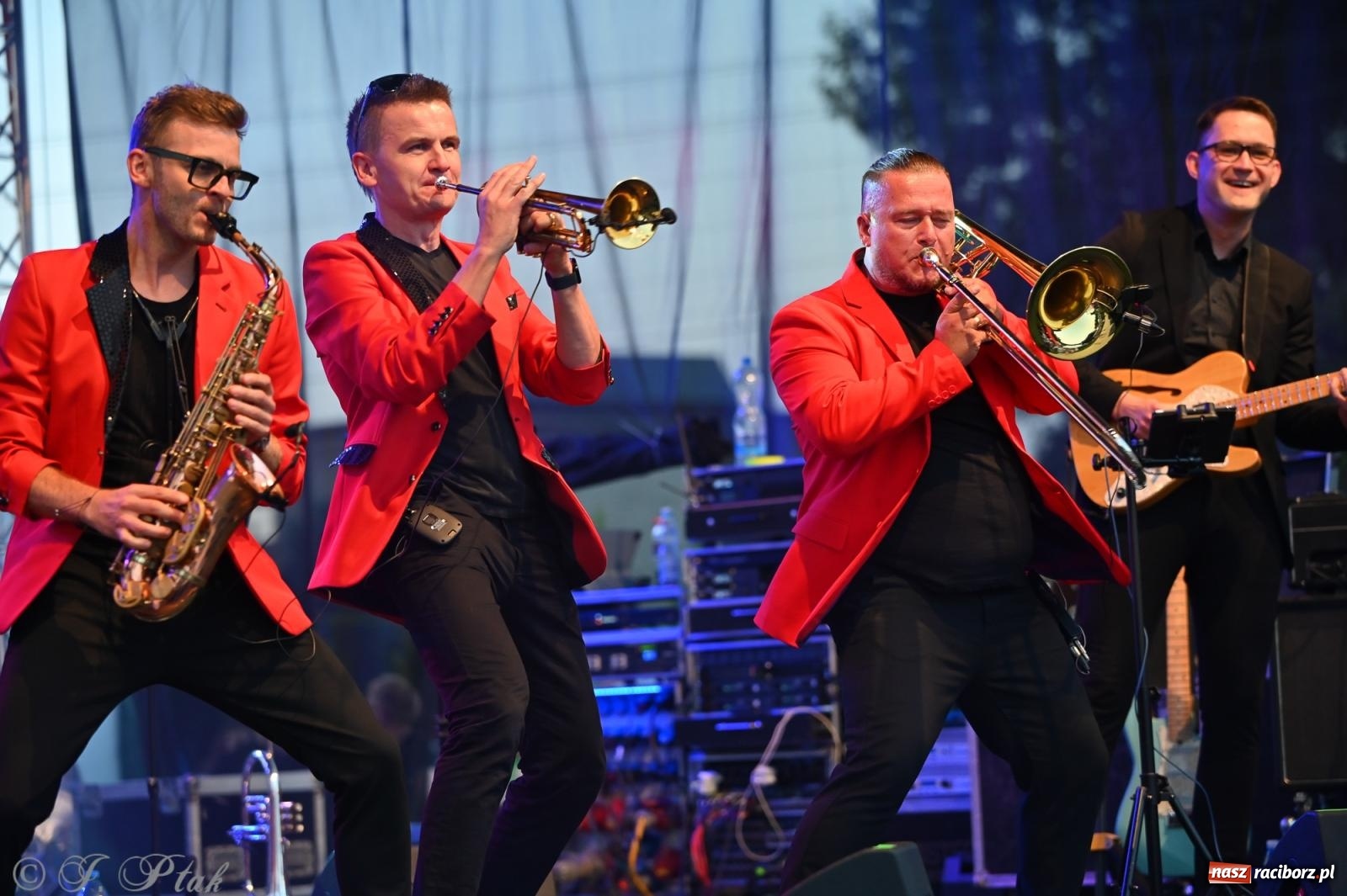 Zdjęcie w galerii na portalu naszraciborz.pl: Trzeci festyn parafialny w Raciborzu-Brzeziu – rodzinne święto z udziałem gości z całego województwa - relacja na bis! wiadomości z regionu