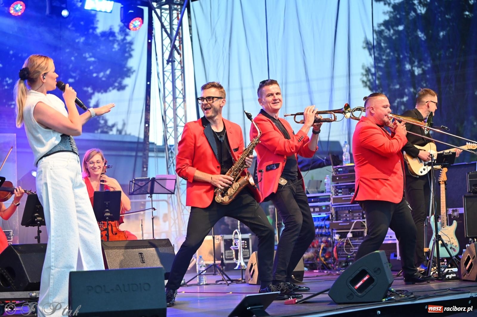 Zdjęcie w galerii na portalu naszraciborz.pl: Trzeci festyn parafialny w Raciborzu-Brzeziu – rodzinne święto z udziałem gości z całego województwa - relacja na bis! wiadomości z regionu