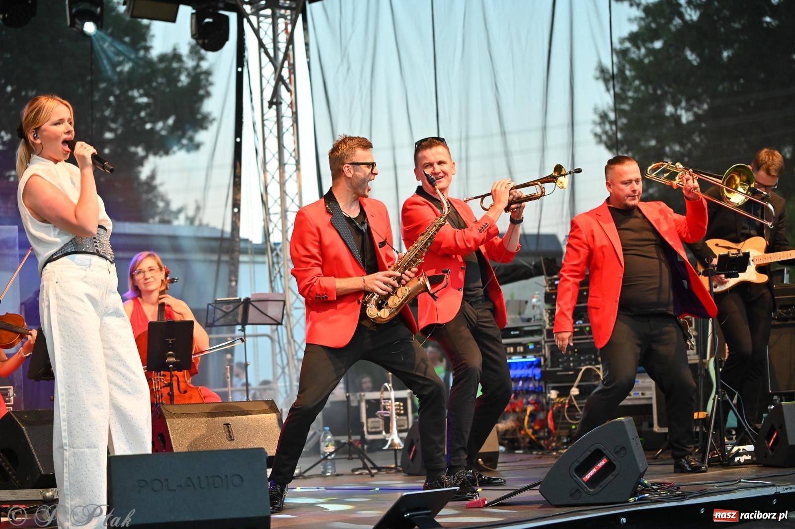 Zdjęcie w galerii na portalu naszraciborz.pl: Trzeci festyn parafialny w Raciborzu-Brzeziu – rodzinne święto z udziałem gości z całego województwa - relacja na bis! wiadomości z regionu