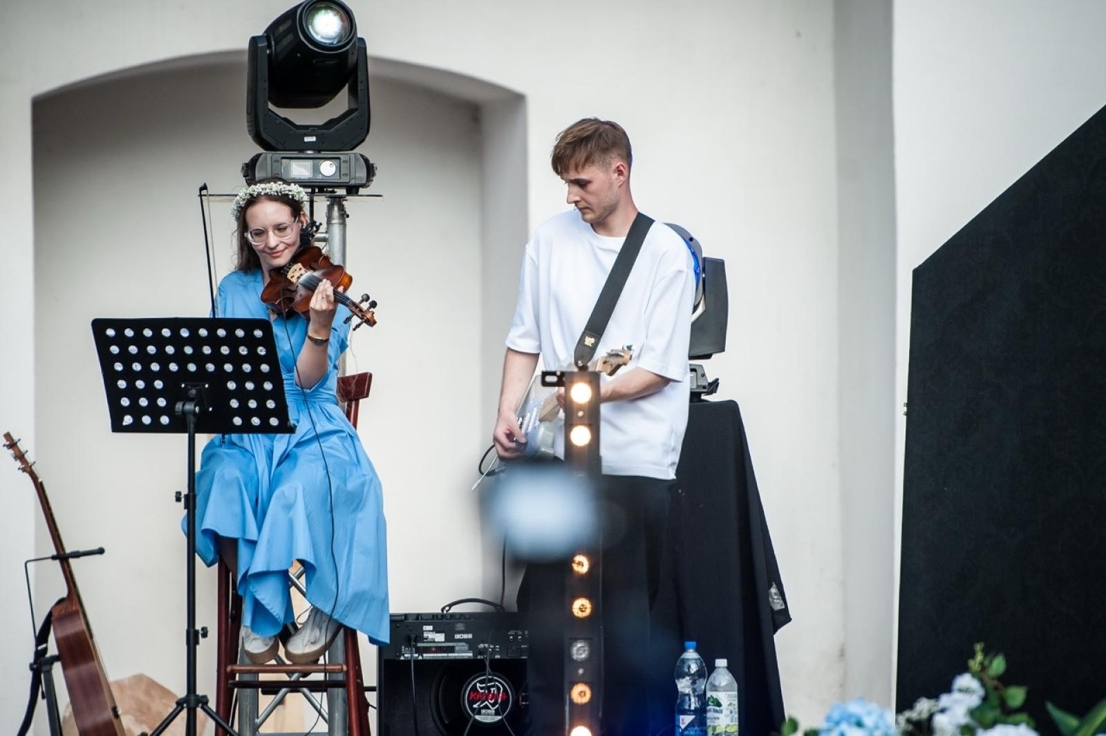 Zdjęcie w galerii na portalu naszraciborz.pl: Z miłości do muzyki – jubileuszowy koncert Voltage na Zamku Piastowskim. W roli głównej Justyna Bulenda wiadomości z regionu