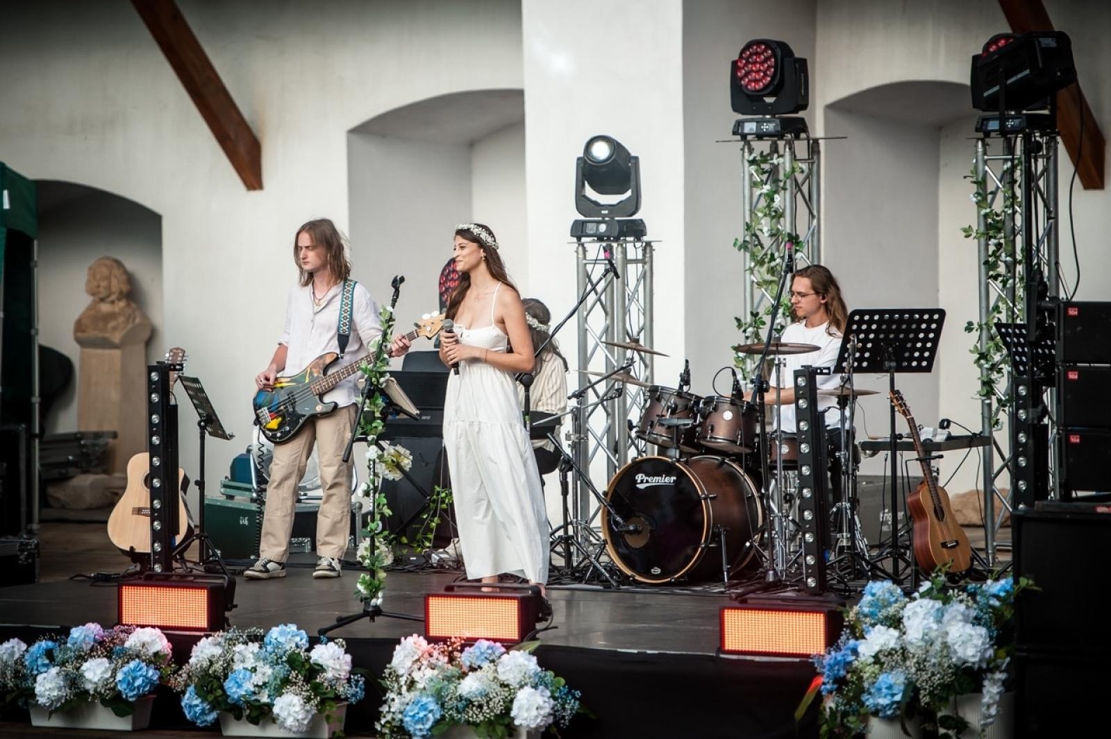 Zdjęcie w galerii na portalu naszraciborz.pl: Z miłości do muzyki – jubileuszowy koncert Voltage na Zamku Piastowskim. W roli głównej Justyna Bulenda wiadomości z regionu