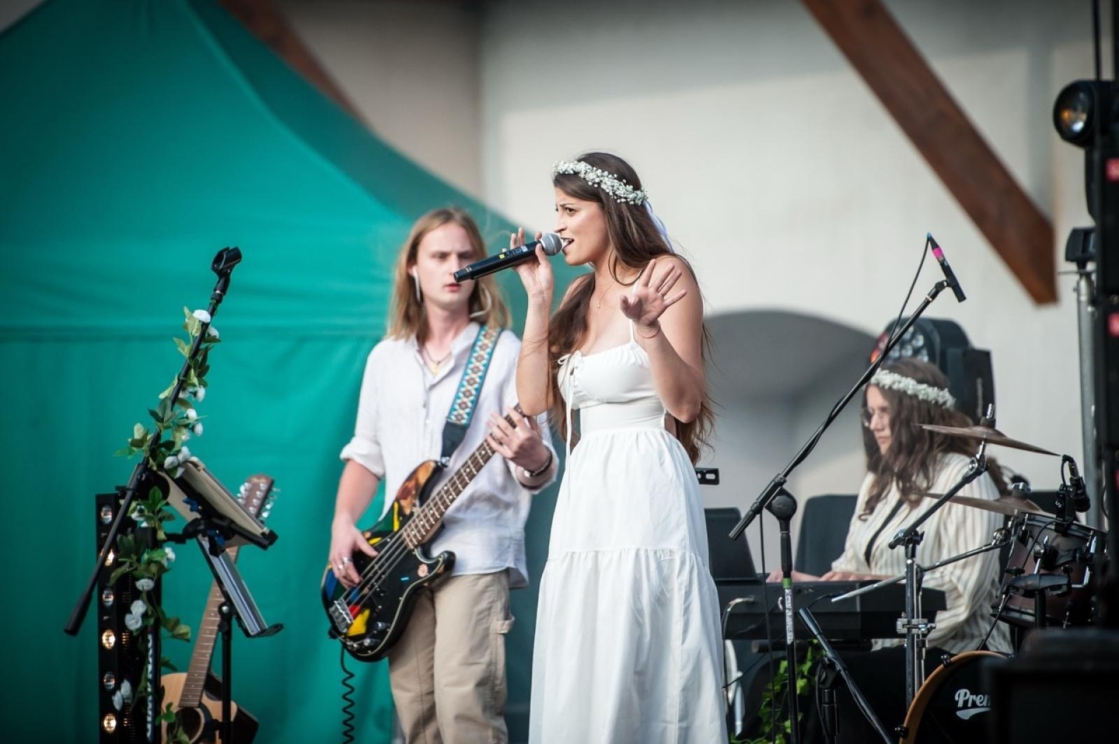 Zdjęcie w galerii na portalu naszraciborz.pl: Z miłości do muzyki – jubileuszowy koncert Voltage na Zamku Piastowskim. W roli głównej Justyna Bulenda wiadomości z regionu