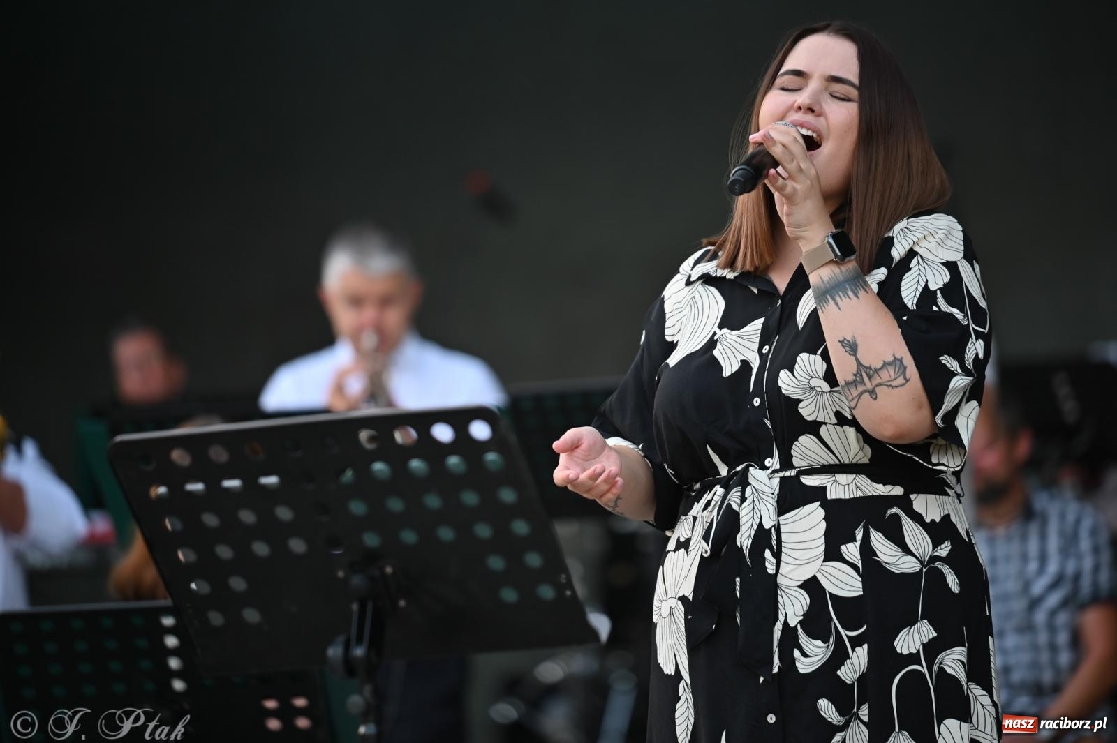 Zdjęcie w galerii na portalu naszraciborz.pl: Muzyczna uczta w Parku Roth – Raciborska Orkiestra Dęta Plania zaprezentowała najpiękniejsze covery wiadomości z regionu