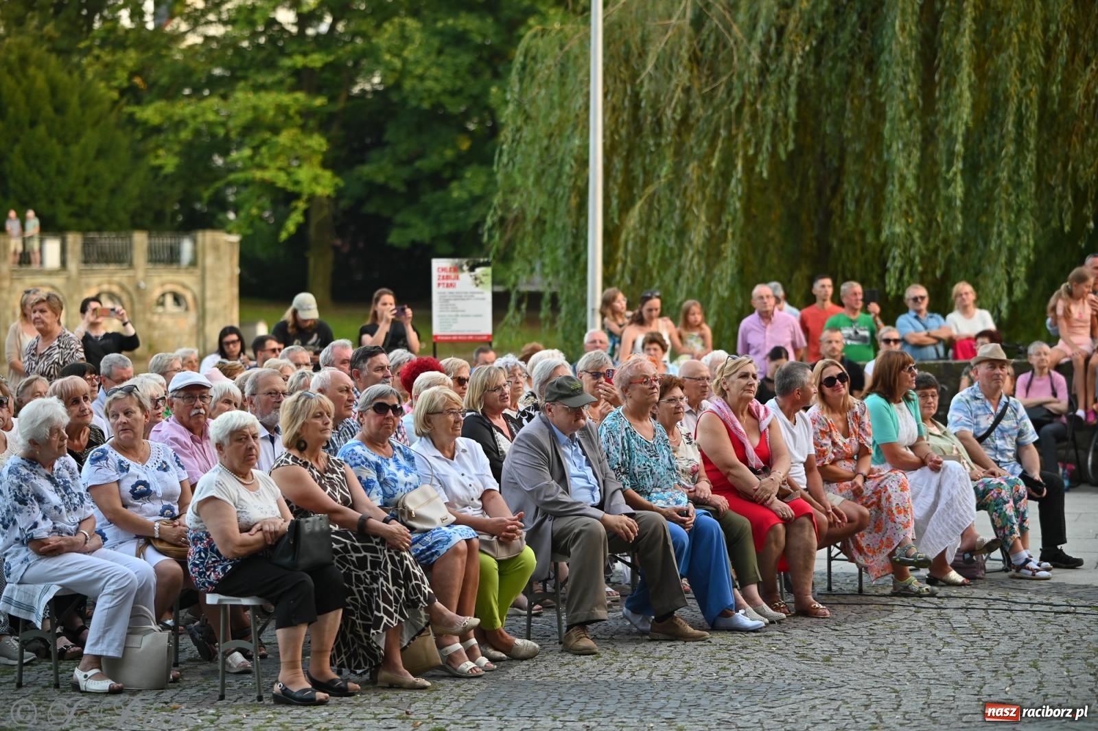 Zdjęcie w galerii na portalu naszraciborz.pl: Muzyczna uczta w Parku Roth – Raciborska Orkiestra Dęta Plania zaprezentowała najpiękniejsze covery wiadomości z regionu