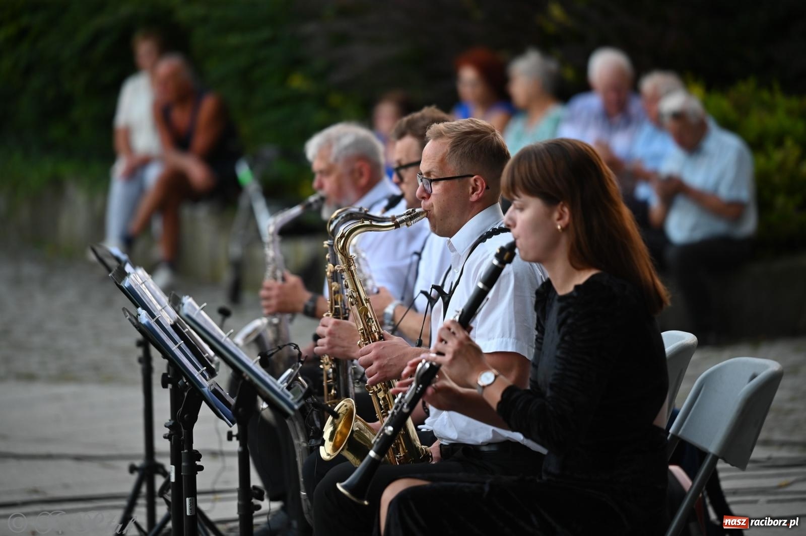 Zdjęcie w galerii na portalu naszraciborz.pl: Muzyczna uczta w Parku Roth – Raciborska Orkiestra Dęta Plania zaprezentowała najpiękniejsze covery wiadomości z regionu