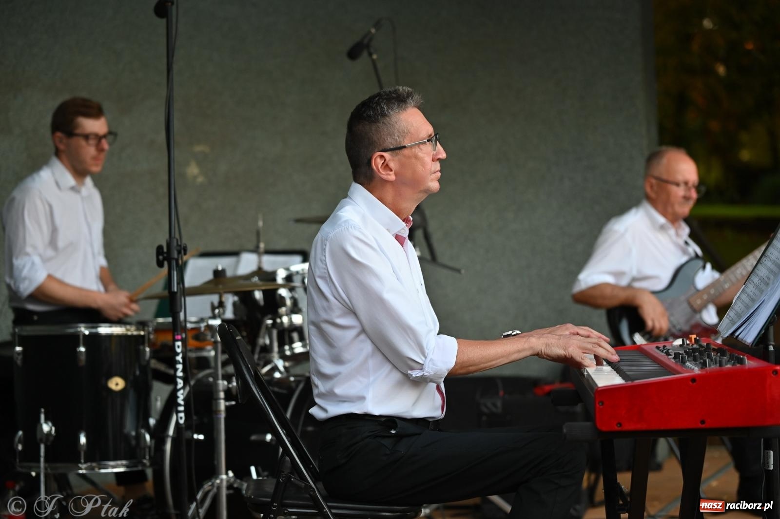 Zdjęcie w galerii na portalu naszraciborz.pl: Muzyczna uczta w Parku Roth – Raciborska Orkiestra Dęta Plania zaprezentowała najpiękniejsze covery wiadomości z regionu