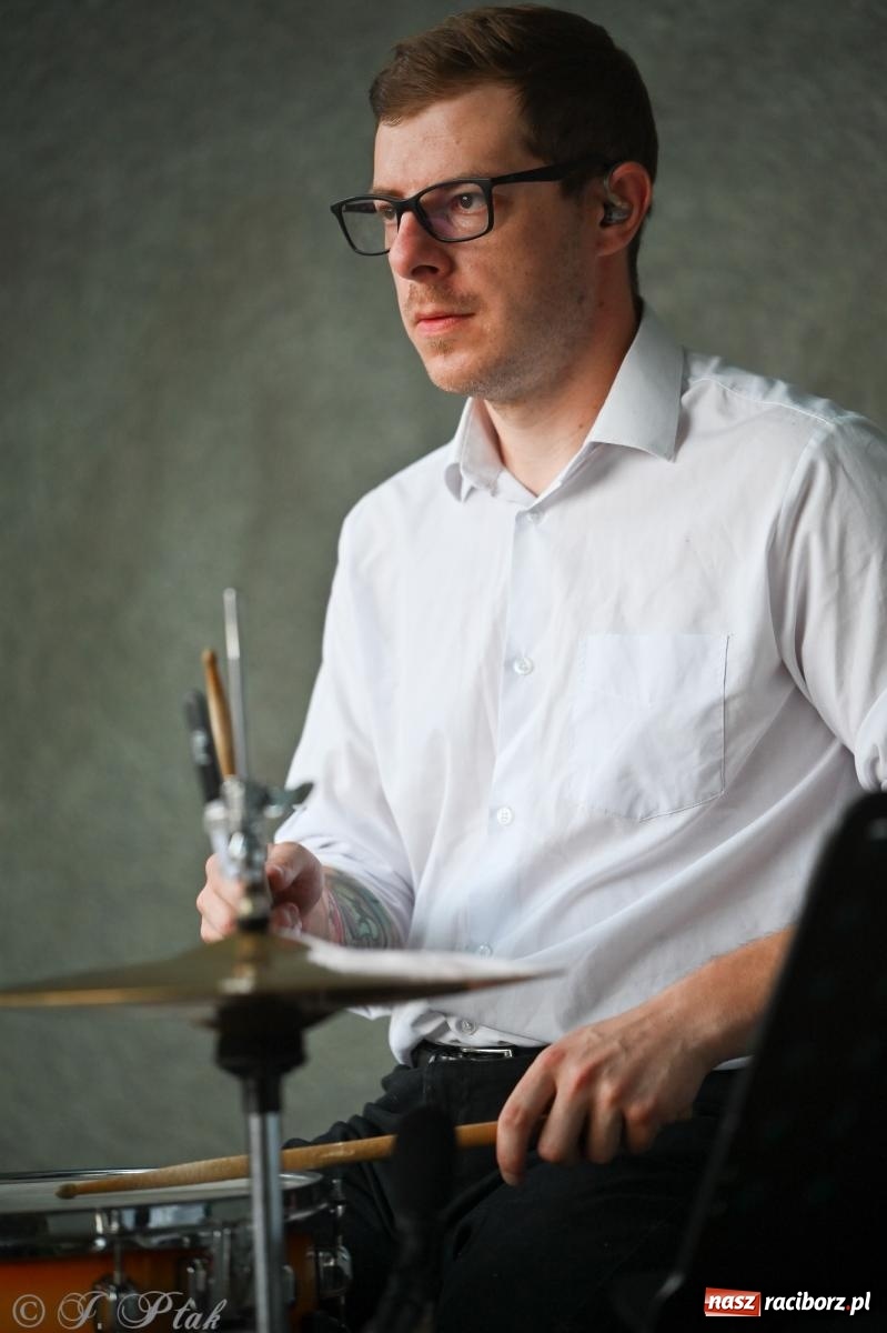 Zdjęcie w galerii na portalu naszraciborz.pl: Muzyczna uczta w Parku Roth – Raciborska Orkiestra Dęta Plania zaprezentowała najpiękniejsze covery wiadomości z regionu