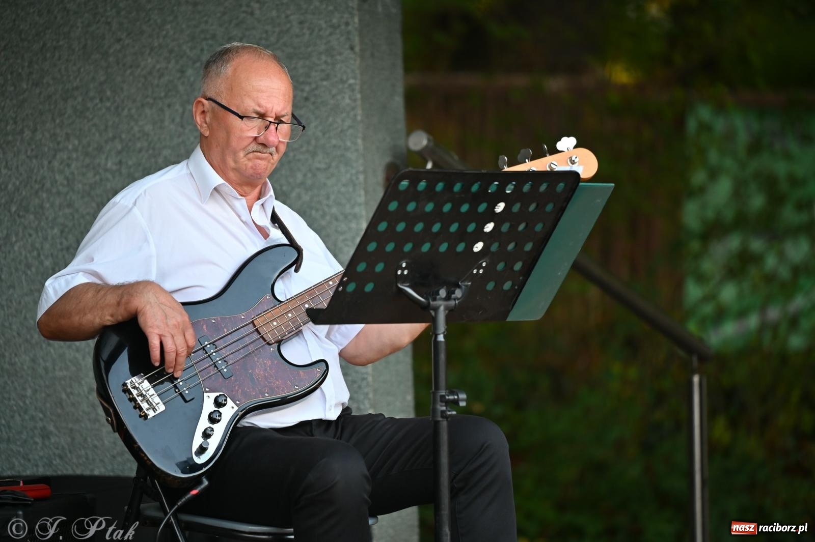 Zdjęcie w galerii na portalu naszraciborz.pl: Muzyczna uczta w Parku Roth – Raciborska Orkiestra Dęta Plania zaprezentowała najpiękniejsze covery wiadomości z regionu