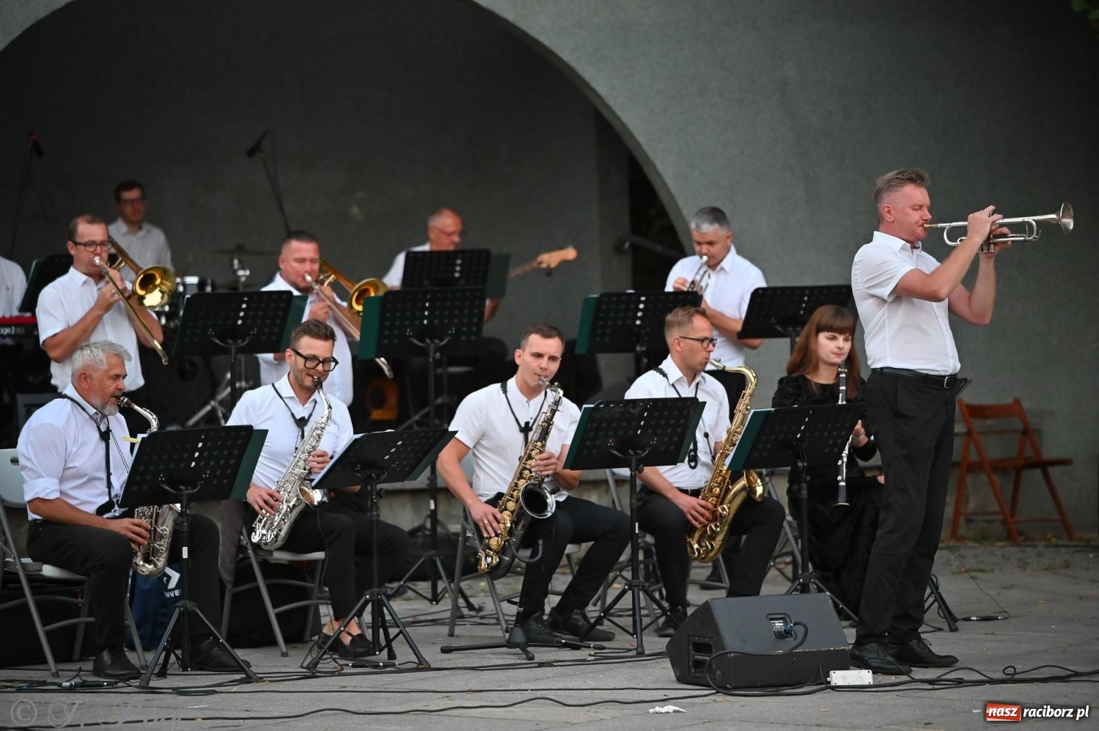 Zdjęcie w galerii na portalu naszraciborz.pl: Muzyczna uczta w Parku Roth – Raciborska Orkiestra Dęta Plania zaprezentowała najpiękniejsze covery wiadomości z regionu