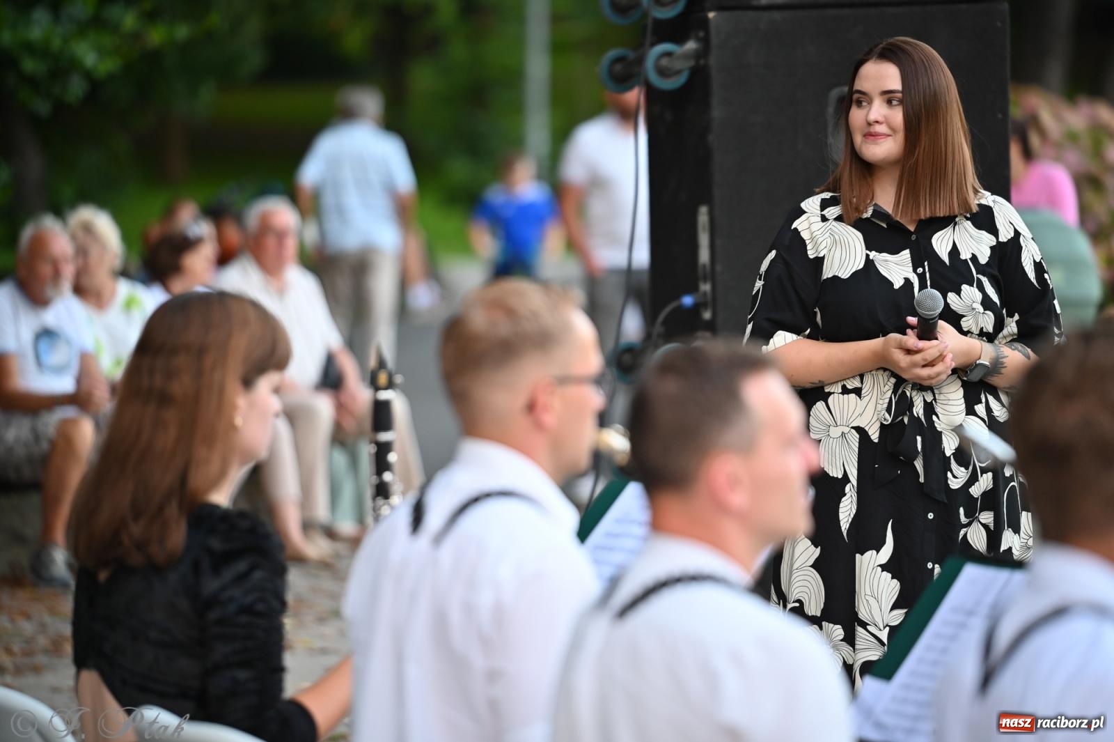 Zdjęcie w galerii na portalu naszraciborz.pl: Muzyczna uczta w Parku Roth – Raciborska Orkiestra Dęta Plania zaprezentowała najpiękniejsze covery wiadomości z regionu