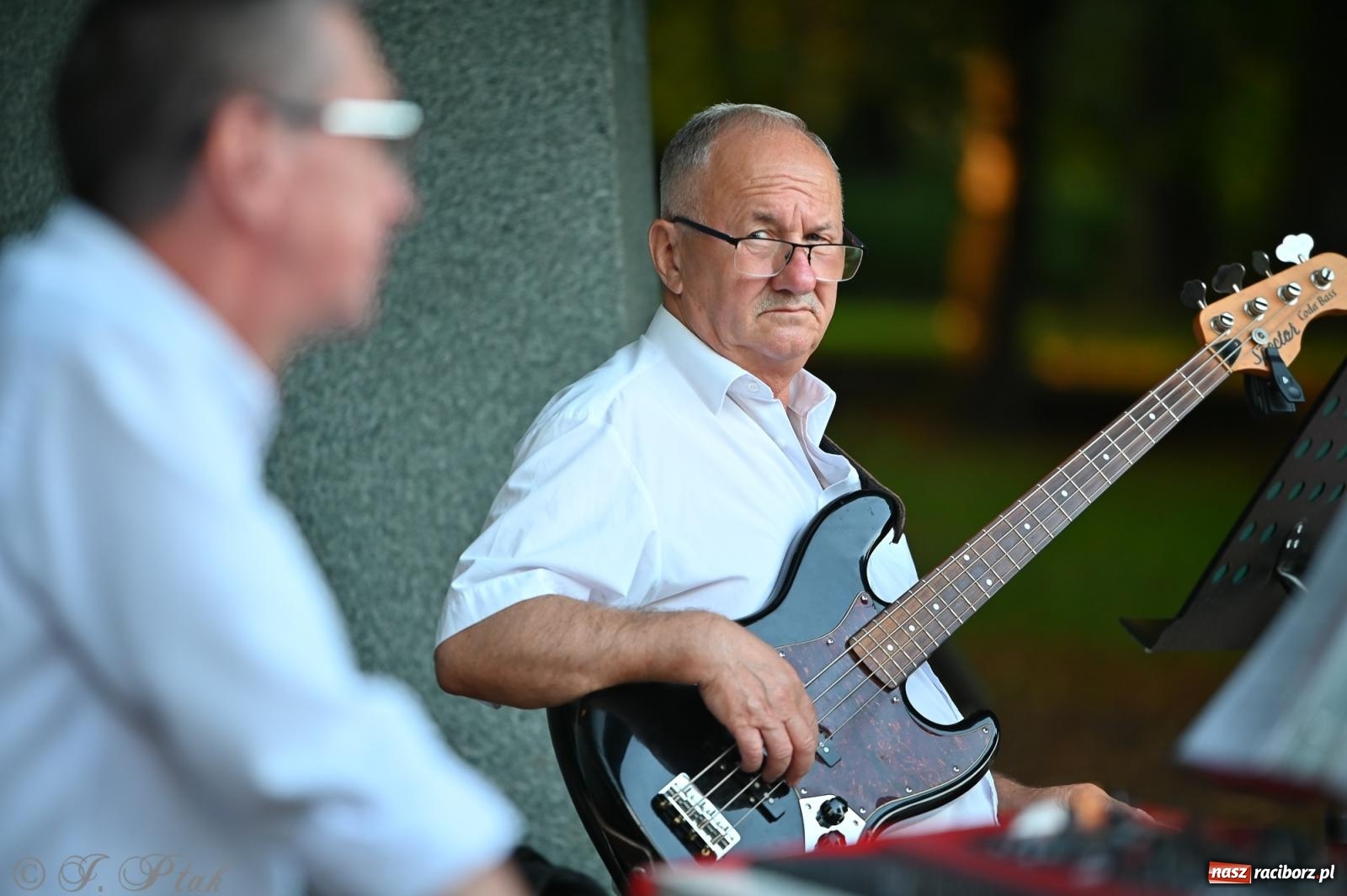 Zdjęcie w galerii na portalu naszraciborz.pl: Muzyczna uczta w Parku Roth – Raciborska Orkiestra Dęta Plania zaprezentowała najpiękniejsze covery wiadomości z regionu