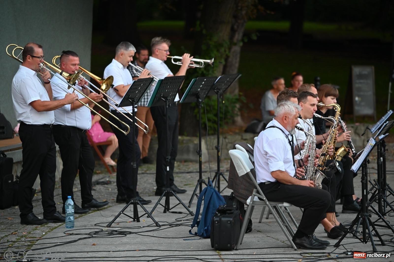 Zdjęcie w galerii na portalu naszraciborz.pl: Muzyczna uczta w Parku Roth – Raciborska Orkiestra Dęta Plania zaprezentowała najpiękniejsze covery wiadomości z regionu