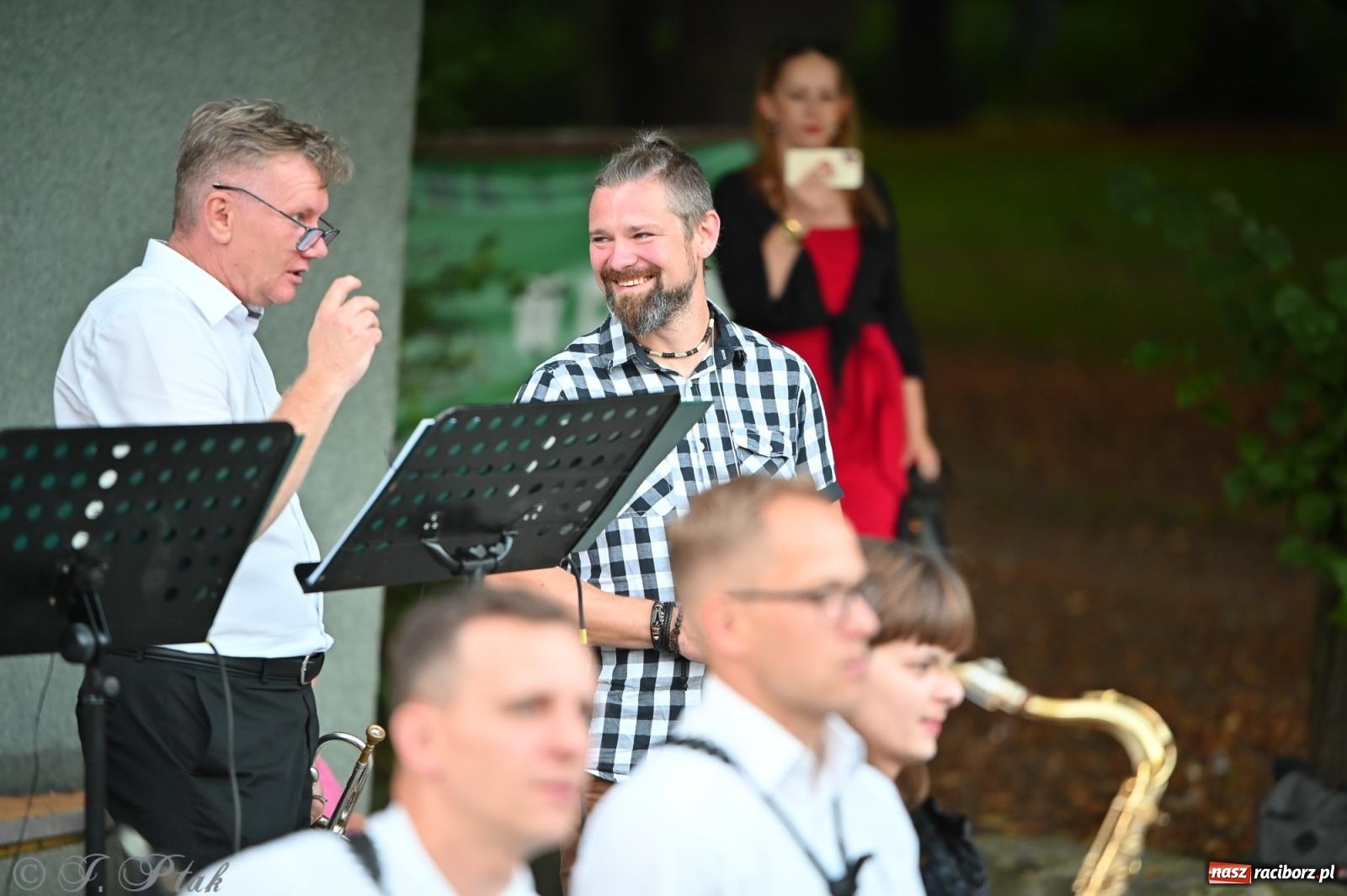 Zdjęcie w galerii na portalu naszraciborz.pl: Muzyczna uczta w Parku Roth – Raciborska Orkiestra Dęta Plania zaprezentowała najpiękniejsze covery wiadomości z regionu
