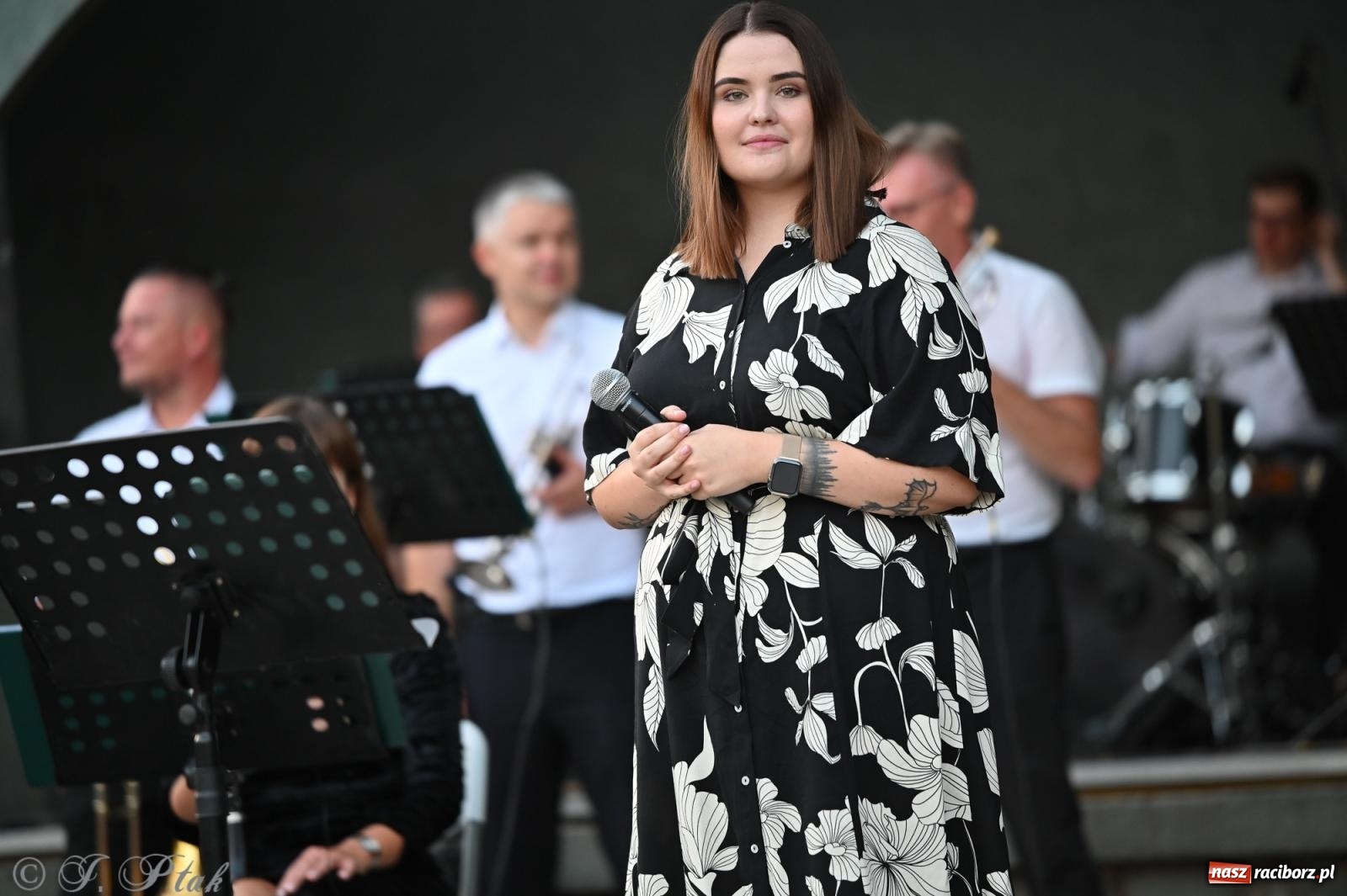 Zdjęcie w galerii na portalu naszraciborz.pl: Muzyczna uczta w Parku Roth – Raciborska Orkiestra Dęta Plania zaprezentowała najpiękniejsze covery wiadomości z regionu