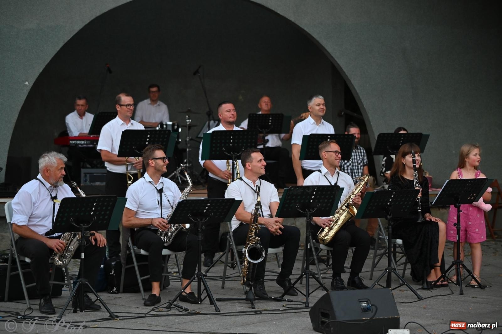 Zdjęcie w galerii na portalu naszraciborz.pl: Muzyczna uczta w Parku Roth – Raciborska Orkiestra Dęta Plania zaprezentowała najpiękniejsze covery wiadomości z regionu