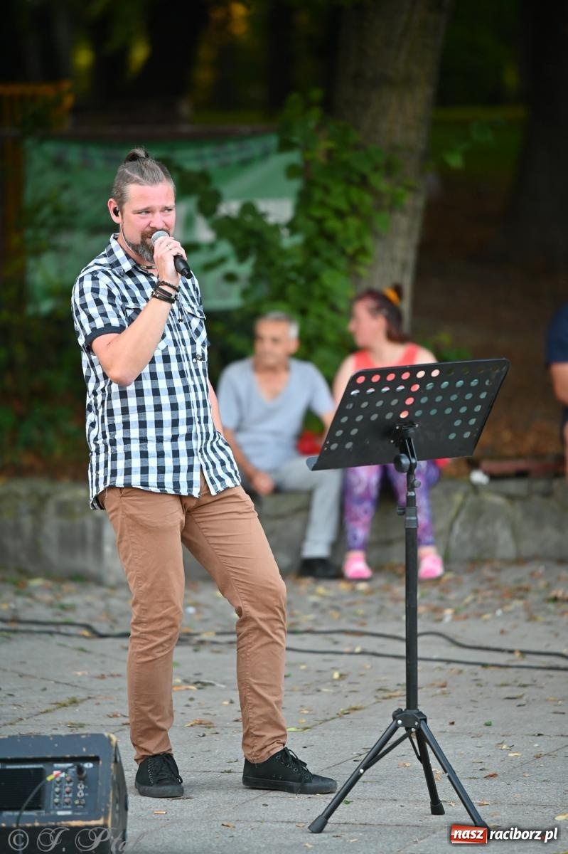 Zdjęcie w galerii na portalu naszraciborz.pl: Muzyczna uczta w Parku Roth – Raciborska Orkiestra Dęta Plania zaprezentowała najpiękniejsze covery wiadomości z regionu