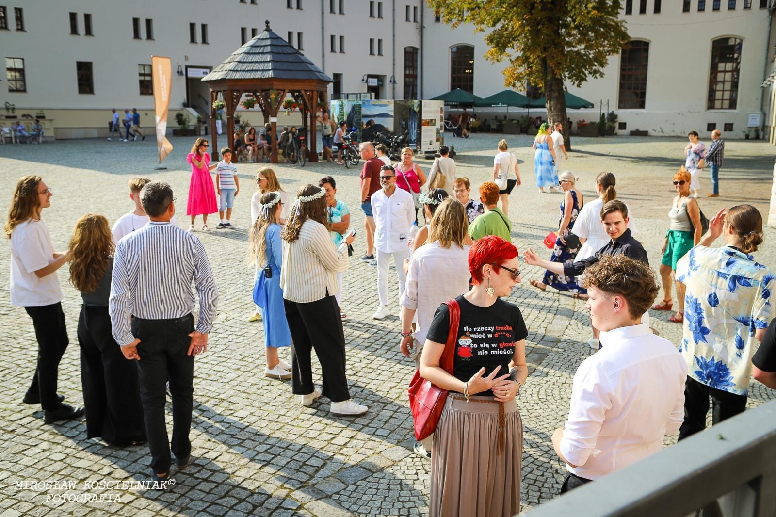 Zdjęcie w galerii na portalu naszraciborz.pl: Muzyczne emocje na bis – jubileuszowy koncert Z miłości do muzyki na Zamku Piastowskim wiadomości z regionu
