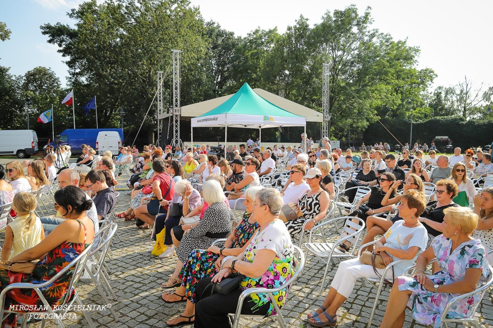 Zdjęcie w galerii na portalu naszraciborz.pl: Muzyczne emocje na bis – jubileuszowy koncert Z miłości do muzyki na Zamku Piastowskim wiadomości z regionu