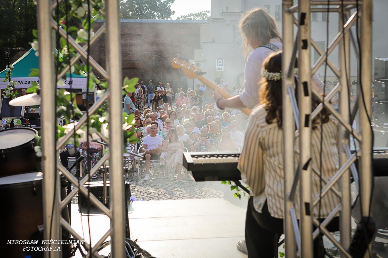 Zdjęcie w galerii na portalu naszraciborz.pl: Muzyczne emocje na bis – jubileuszowy koncert Z miłości do muzyki na Zamku Piastowskim wiadomości z regionu