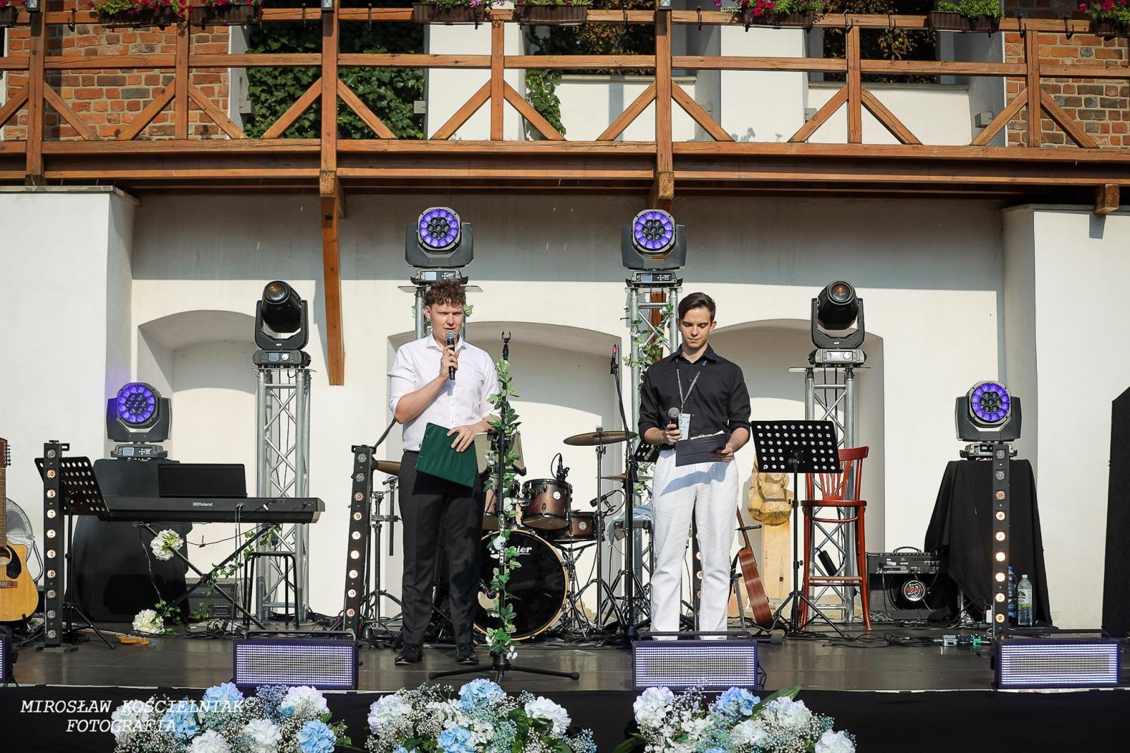 Zdjęcie w galerii na portalu naszraciborz.pl: Muzyczne emocje na bis – jubileuszowy koncert Z miłości do muzyki na Zamku Piastowskim wiadomości z regionu