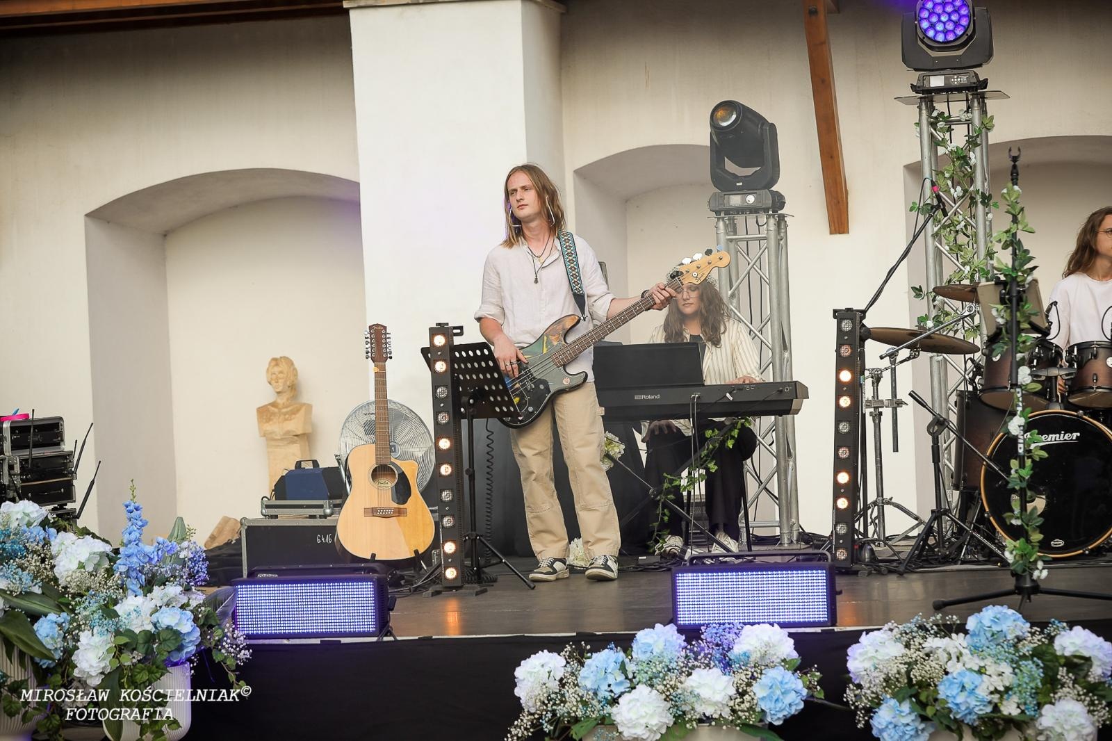 Zdjęcie w galerii na portalu naszraciborz.pl: Muzyczne emocje na bis – jubileuszowy koncert Z miłości do muzyki na Zamku Piastowskim wiadomości z regionu