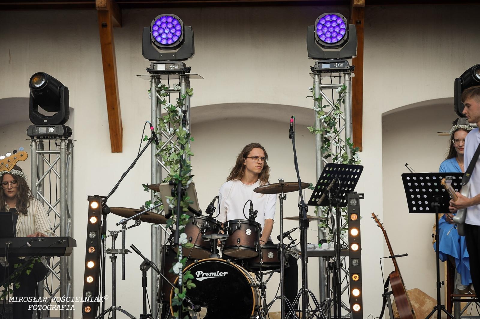 Zdjęcie w galerii na portalu naszraciborz.pl: Muzyczne emocje na bis – jubileuszowy koncert Z miłości do muzyki na Zamku Piastowskim wiadomości z regionu