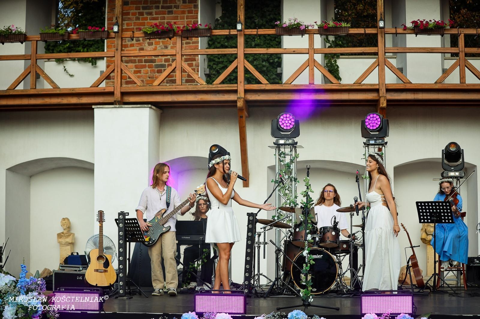 Zdjęcie w galerii na portalu naszraciborz.pl: Muzyczne emocje na bis – jubileuszowy koncert Z miłości do muzyki na Zamku Piastowskim wiadomości z regionu