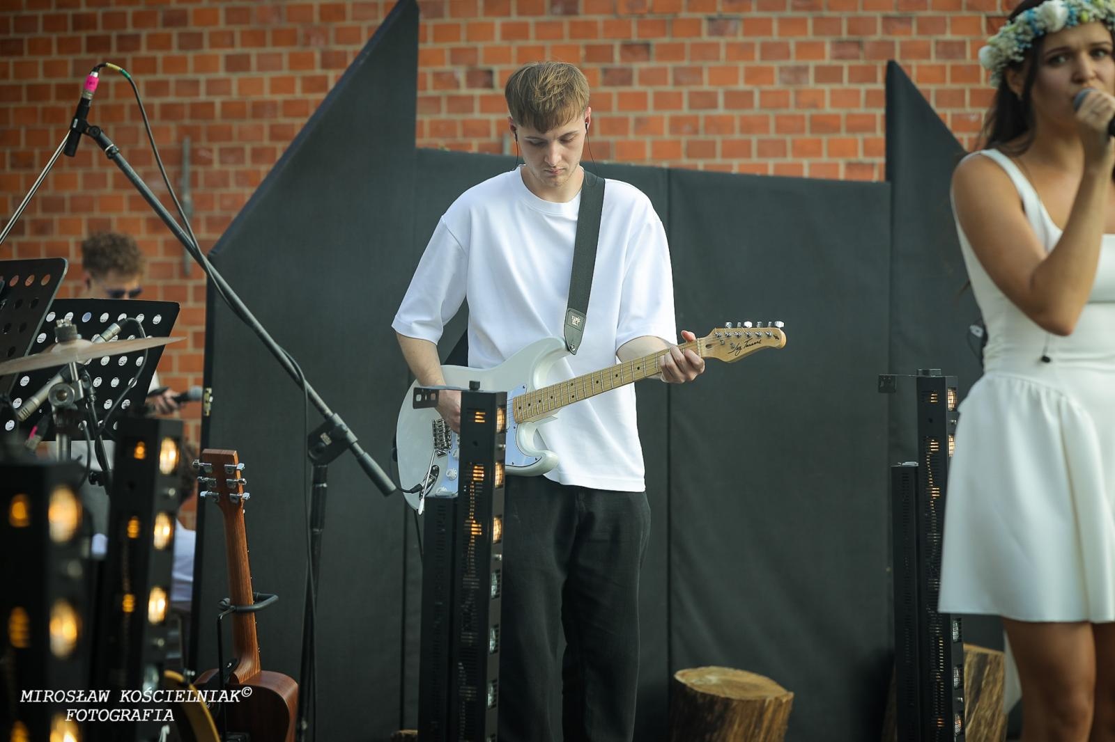 Zdjęcie w galerii na portalu naszraciborz.pl: Muzyczne emocje na bis – jubileuszowy koncert Z miłości do muzyki na Zamku Piastowskim wiadomości z regionu